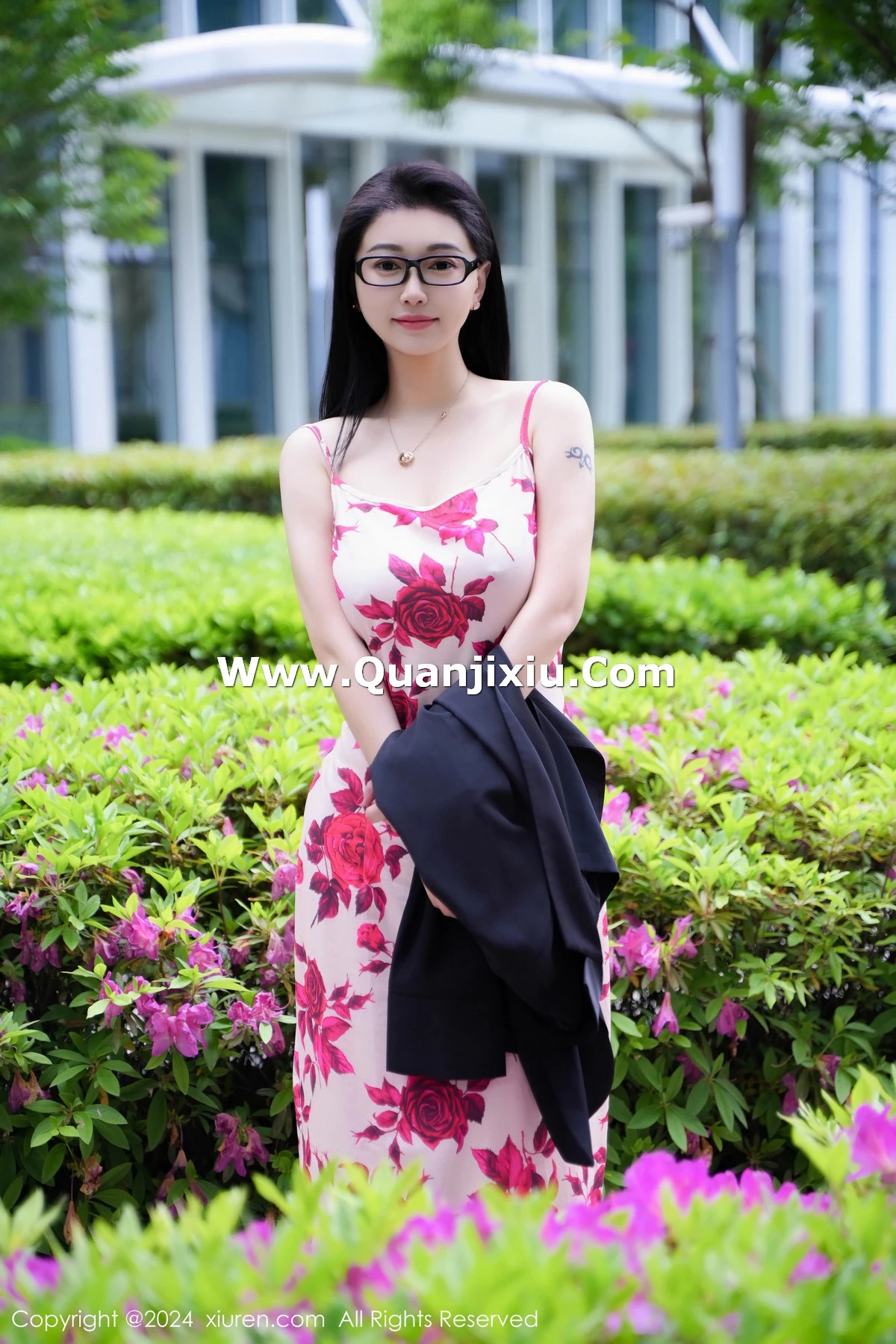 秀人集.com_[XiuRen秀人网]No.8468_模特雅茹老师厨房场景性感红色图案长裙秀柔美身姿完美诱惑写真79P