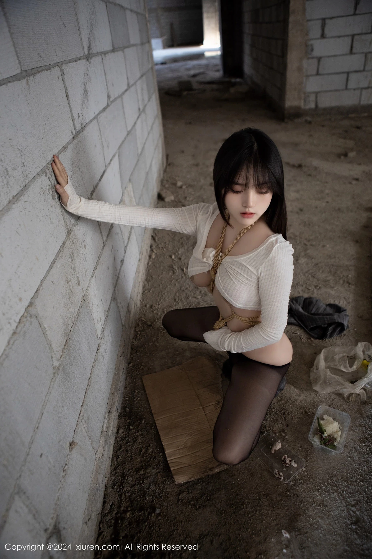 秀人集.com_[XiuRen秀人网]No.8439_模特豆瓣酱捆绑主题性感白色上衣配开档黑丝秀丰满身材诱惑写真85P
