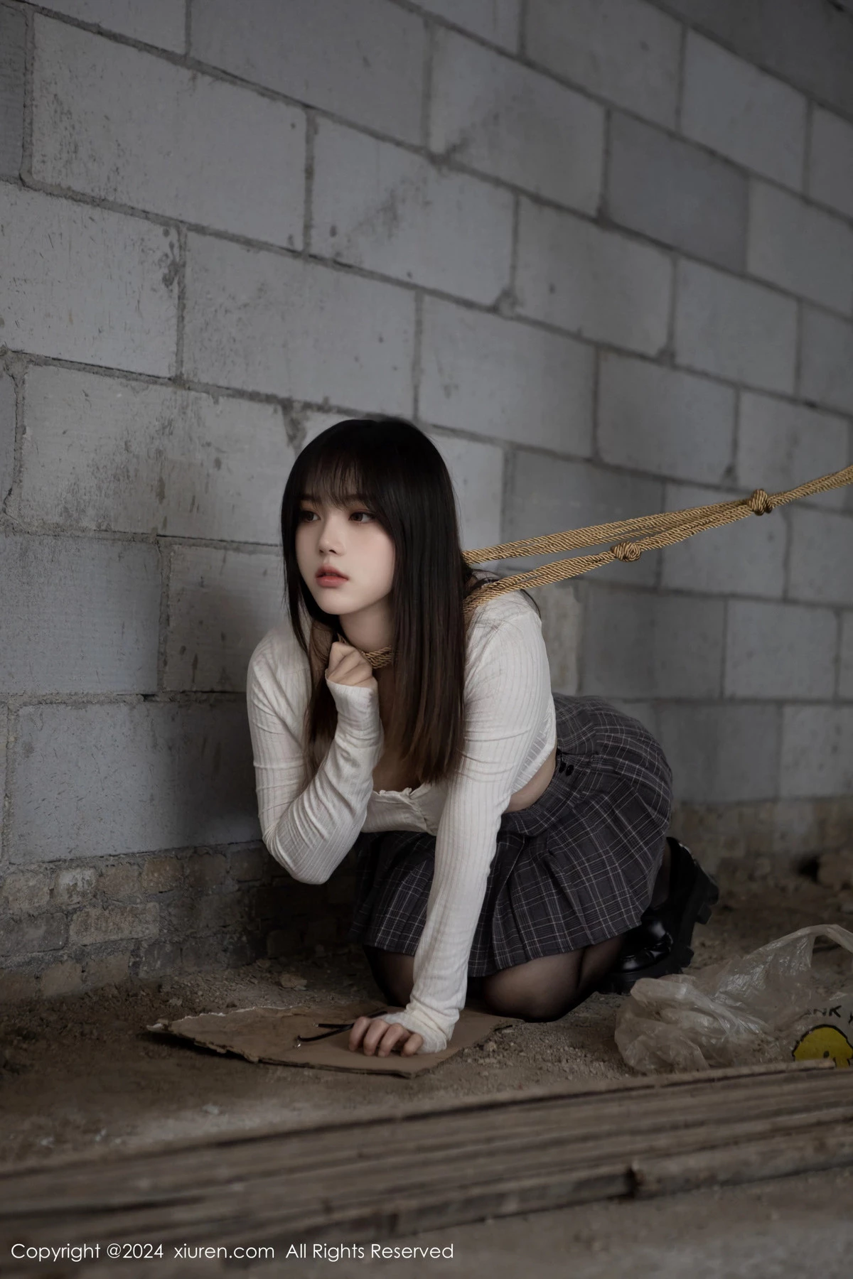 秀人集.com_[XiuRen秀人网]No.8439_模特豆瓣酱捆绑主题性感白色上衣配开档黑丝秀丰满身材诱惑写真85P