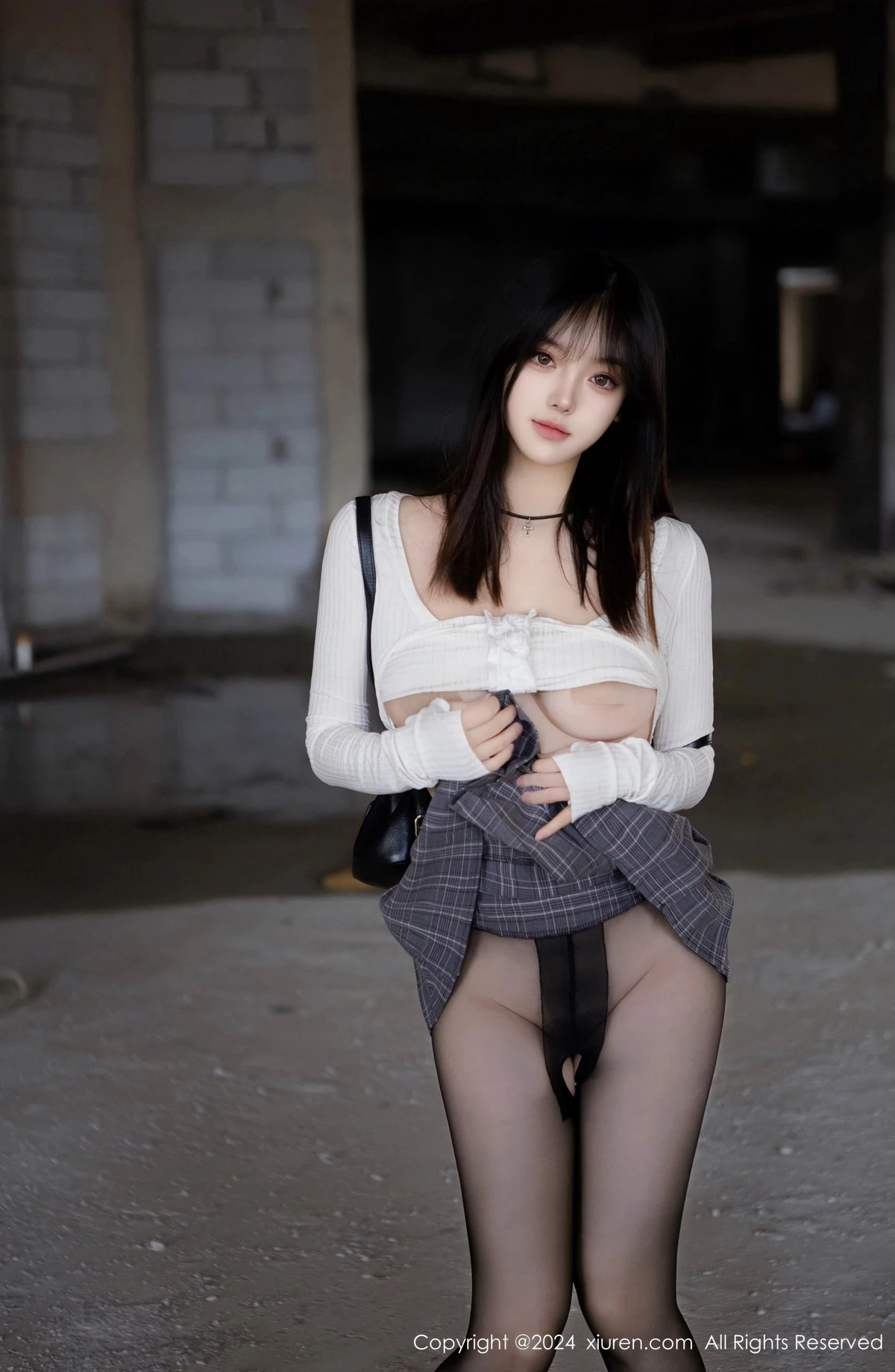 秀人集.com_[XiuRen秀人网]No.8439_模特豆瓣酱捆绑主题性感白色上衣配开档黑丝秀丰满身材诱惑写真85P