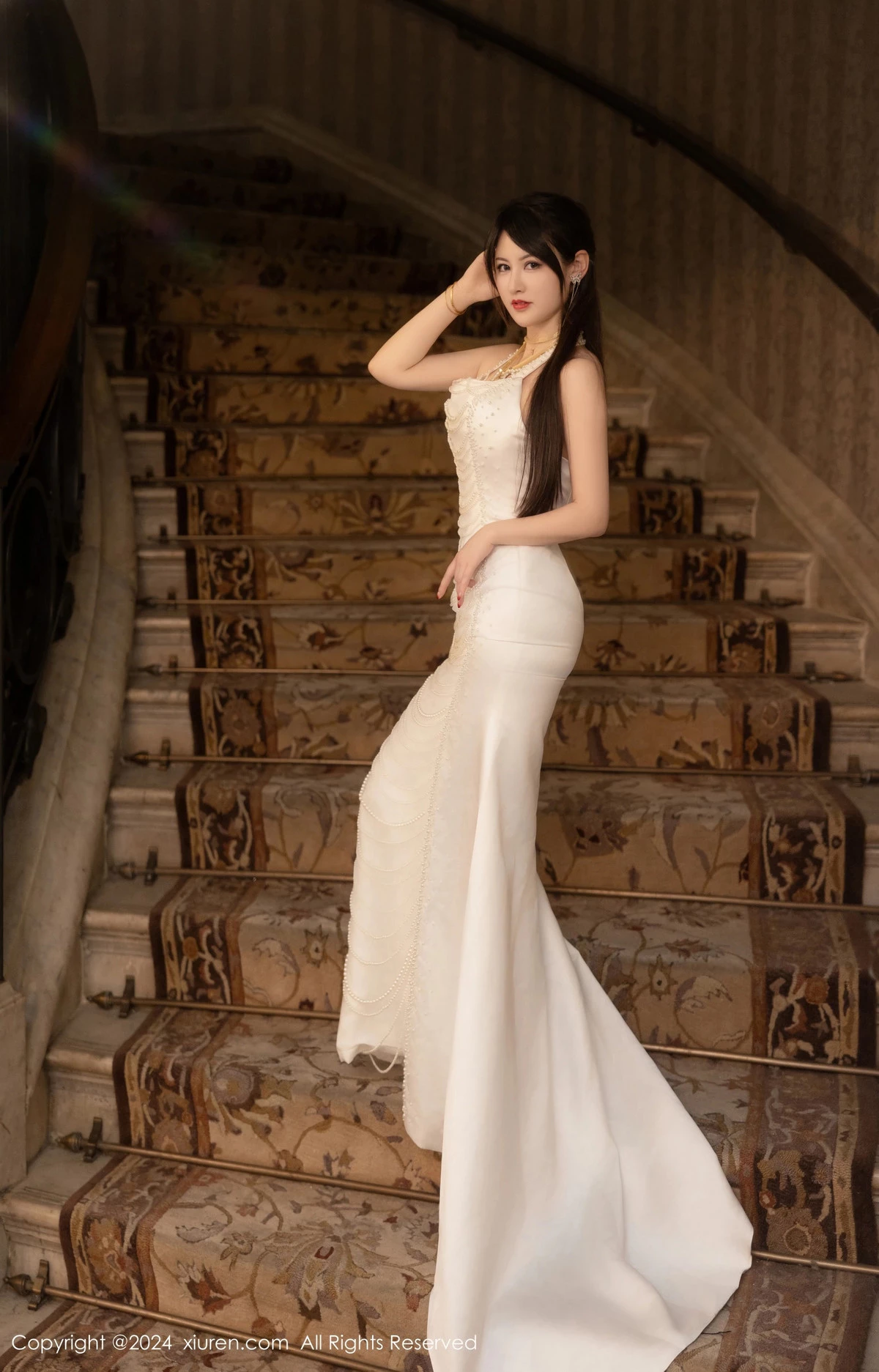 秀人集.com_[XiuRen秀人网]No.8436_模特诗诗kiki白色吊带短裙露粉色内衣配黑丝袜秀惹火身材诱惑写真83P