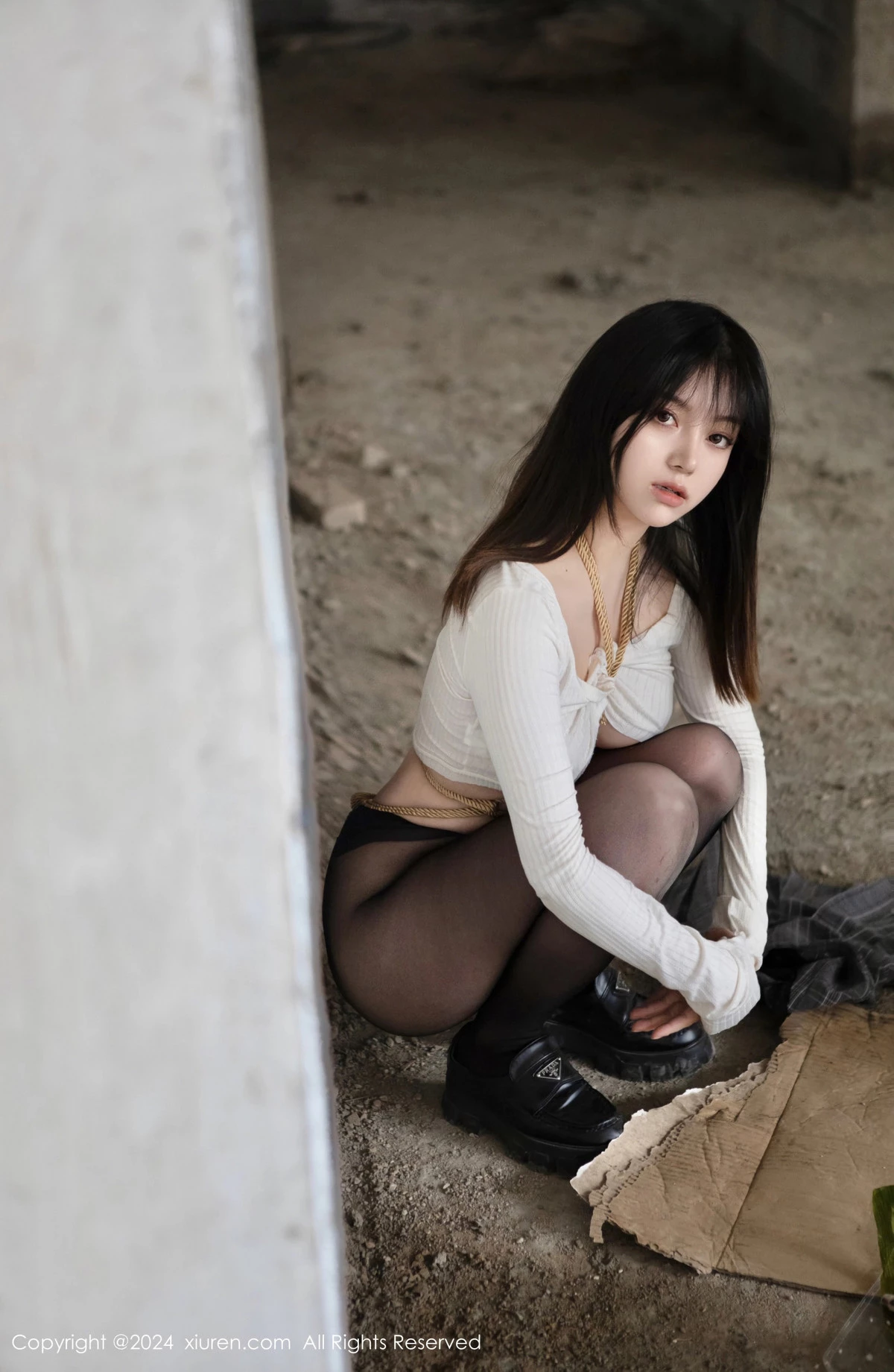 秀人集.com_[XiuRen秀人网]No.8439_模特豆瓣酱捆绑主题性感白色上衣配开档黑丝秀丰满身材诱惑写真85P