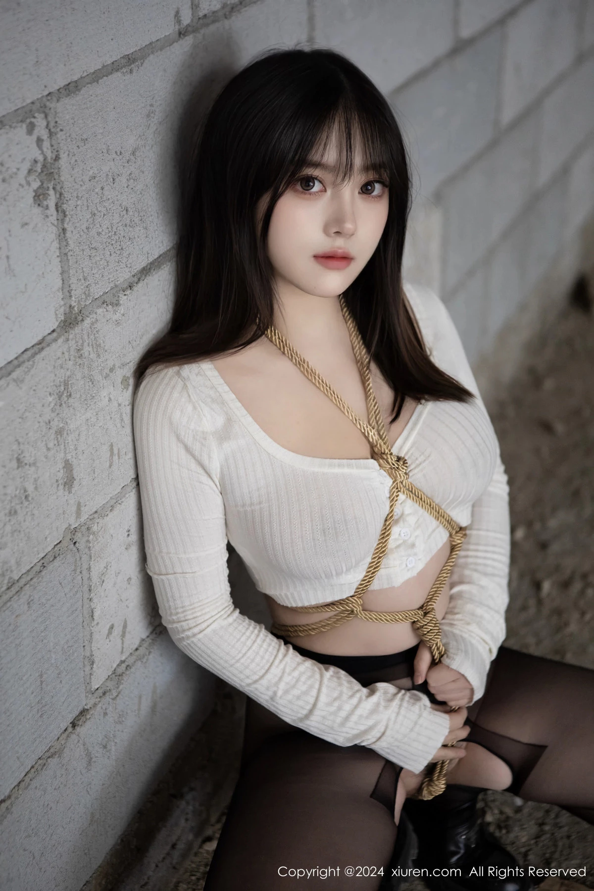 秀人集.com_[XiuRen秀人网]No.8439_模特豆瓣酱捆绑主题性感白色上衣配开档黑丝秀丰满身材诱惑写真85P