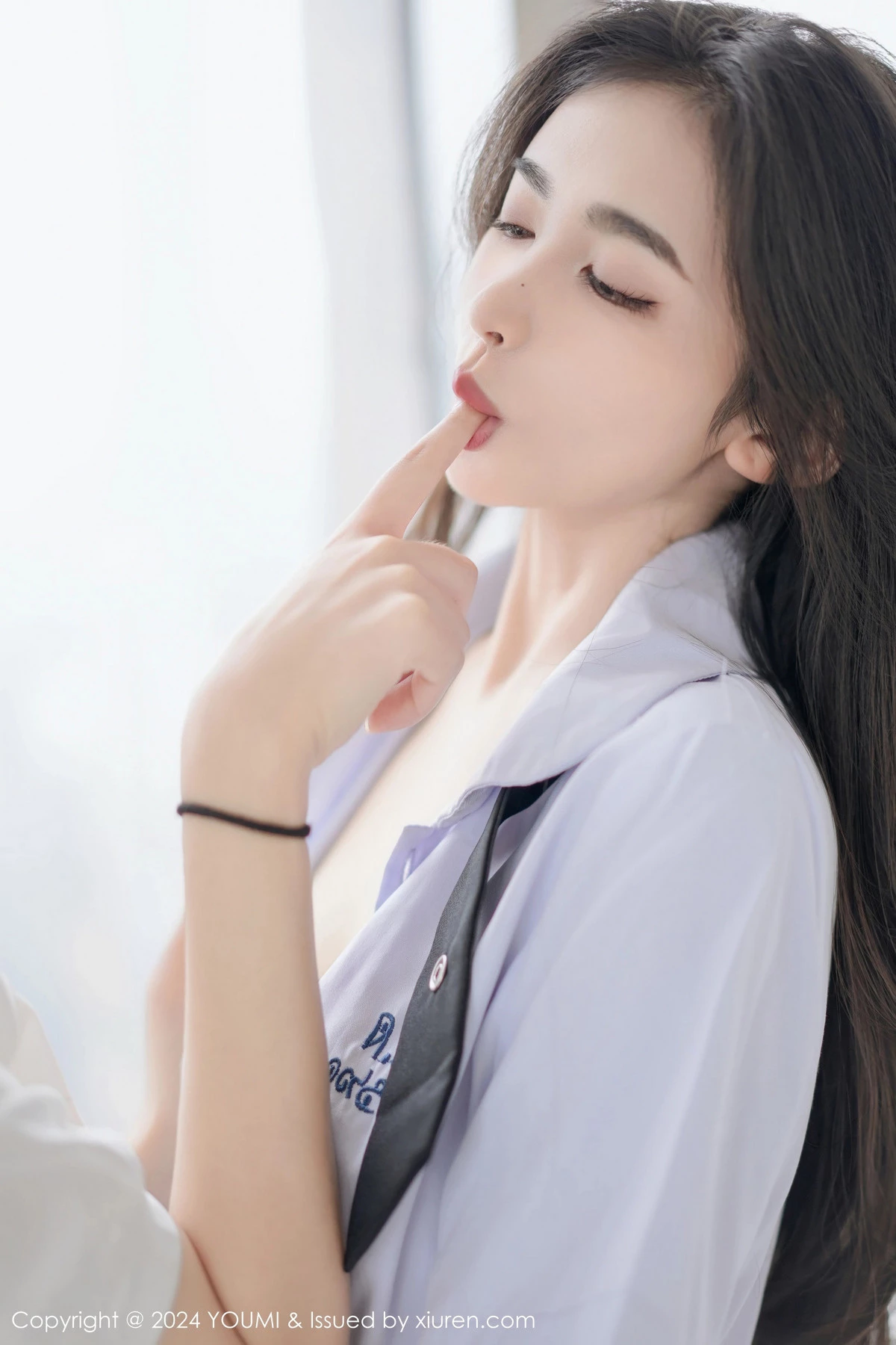 秀人集.com_[YouMi尤蜜荟]Vol.1057_模特鱼尾fish＆小茶茶性感学妹制服配黑丝袜秀完美身材迷人写真103P