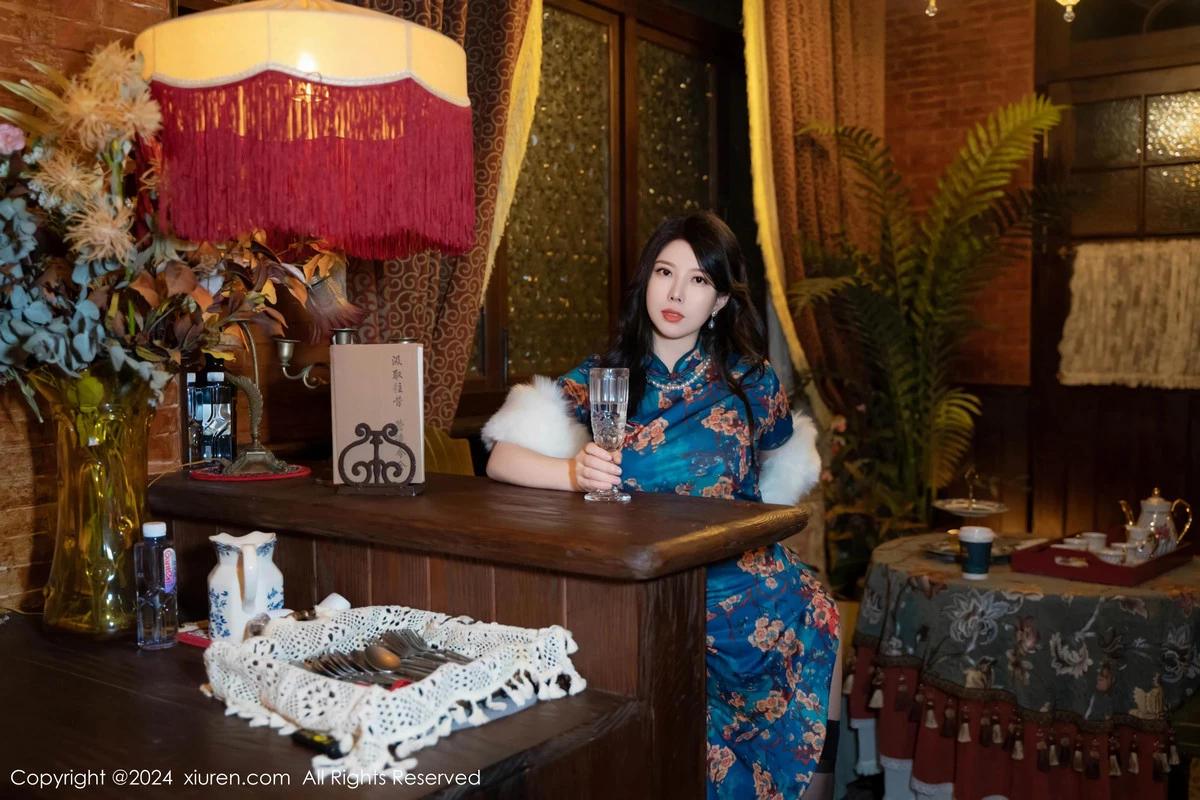 秀人集.com_[XiuRen秀人网]No.8476_模特白茹雪性感深色旗袍露红色内衣配黑丝袜秀完美身材诱惑写真60P