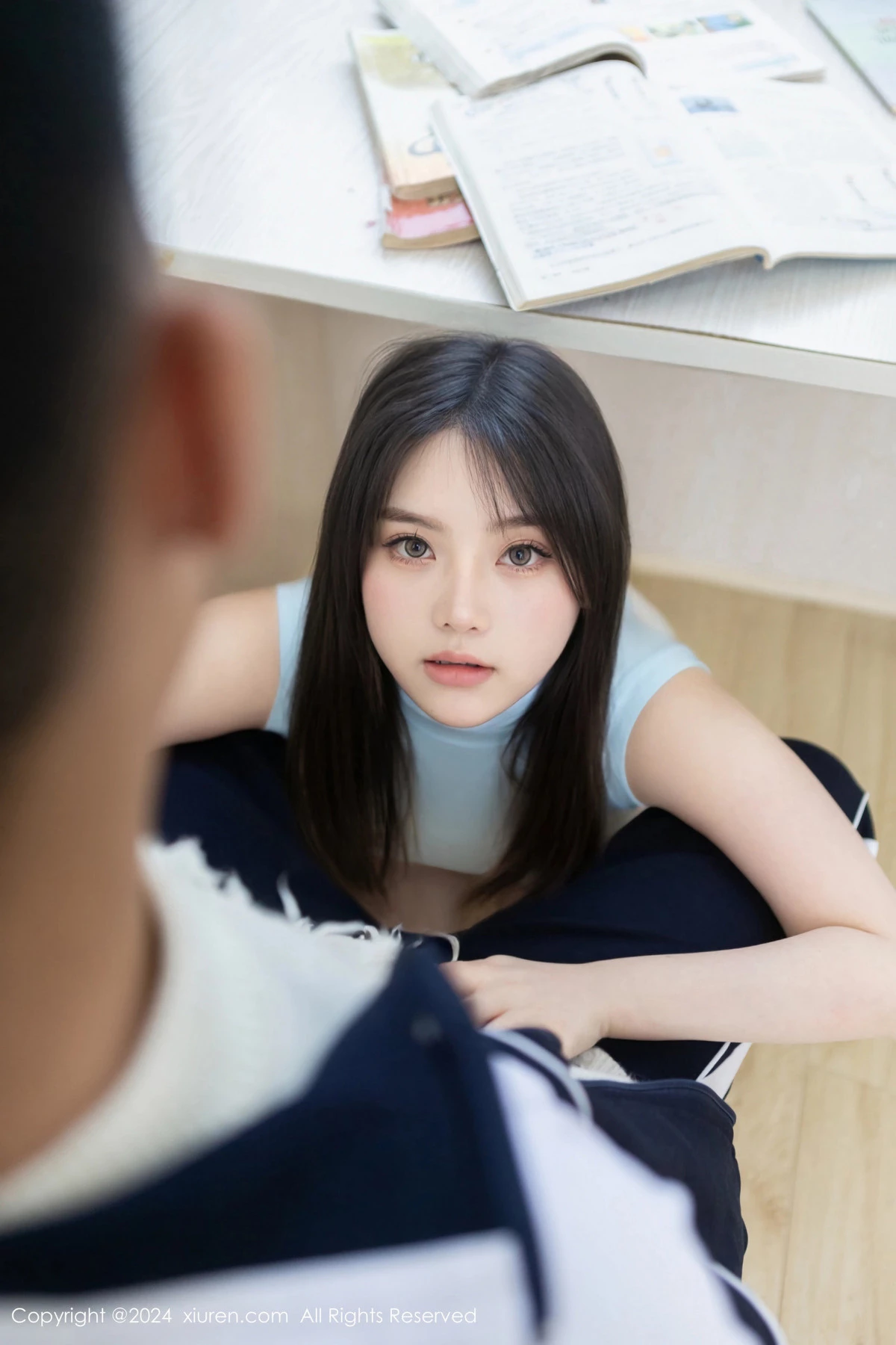 秀人集.com_[XiuRen秀人网]No.8482_模特豆瓣酱性感浅蓝上衣配白短裙露超薄肉丝秀丰满身材诱惑写真119P