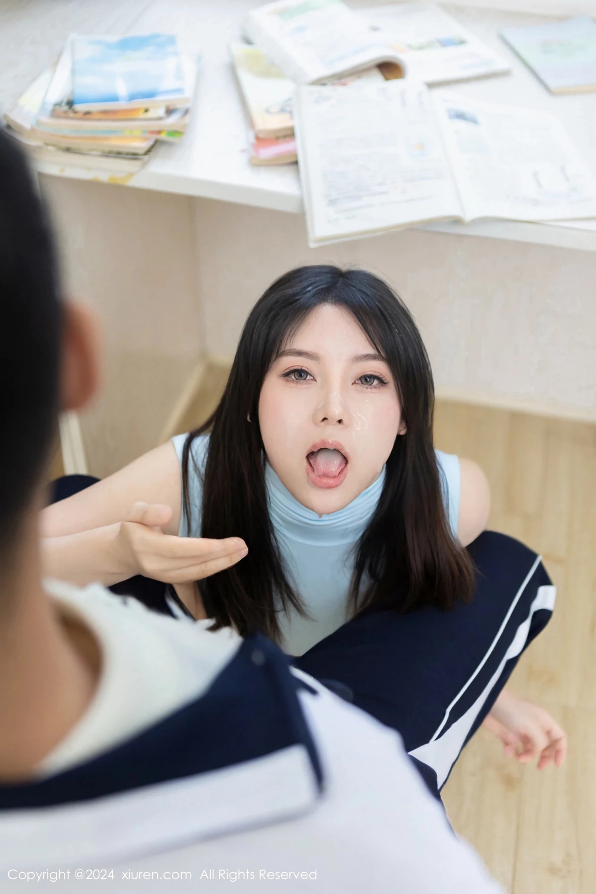 秀人集.com_[XiuRen秀人网]No.8482_模特豆瓣酱性感浅蓝上衣配白短裙露超薄肉丝秀丰满身材诱惑写真119P