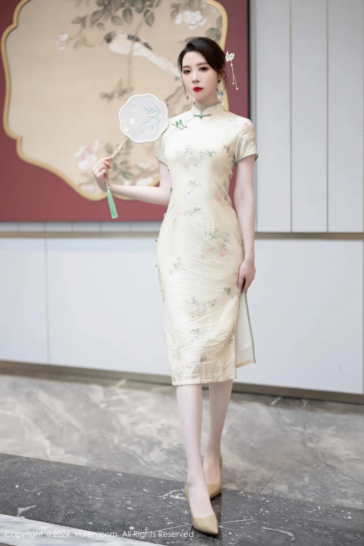 秀人集.com_[XiuRen秀人网]No.8497_模特梦心玥性感浅黄色旗袍配肉丝吊袜秀高挑曼妙身姿诱惑写真83P