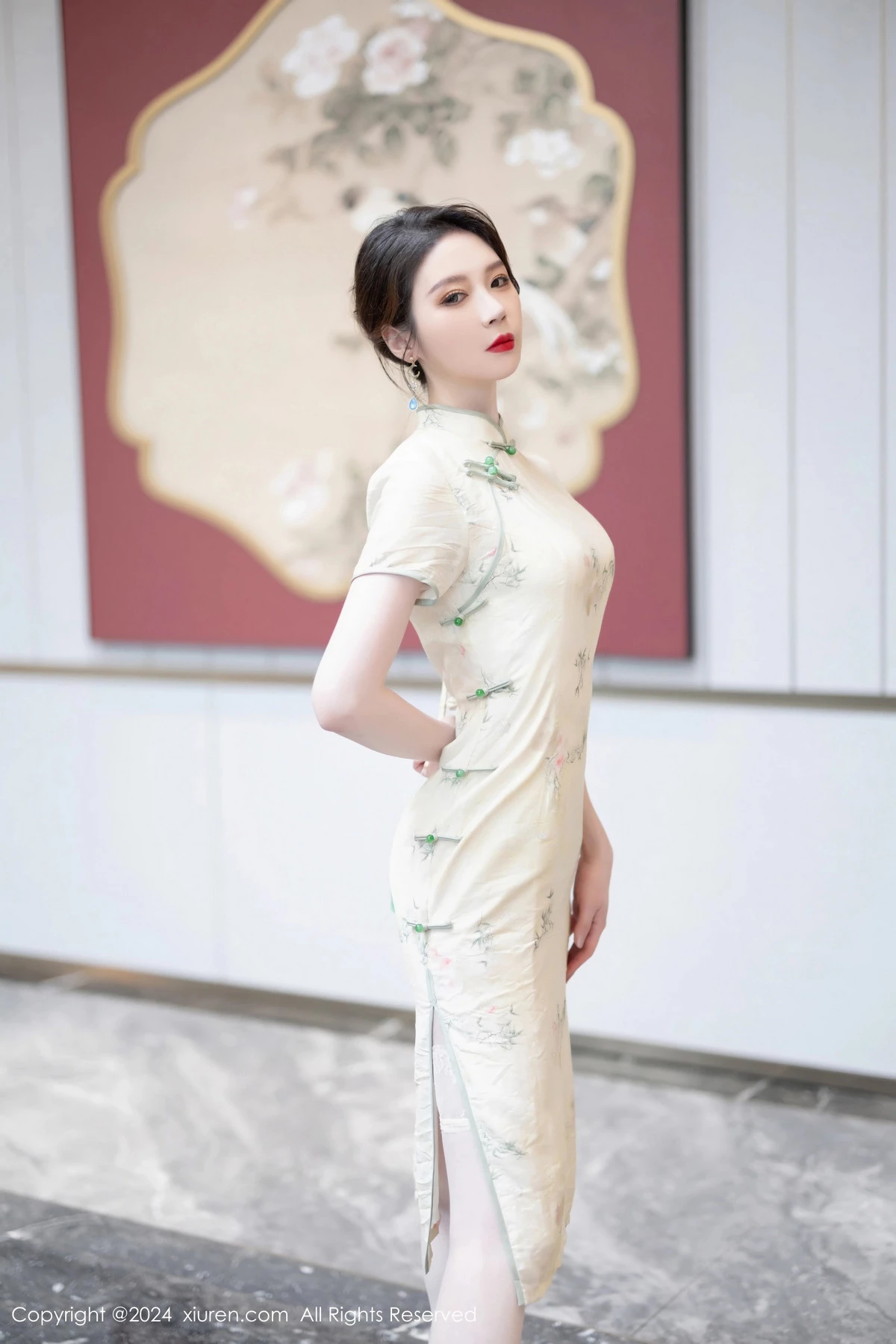 秀人集.com_[XiuRen秀人网]No.8497_模特梦心玥性感浅黄色旗袍配肉丝吊袜秀高挑曼妙身姿诱惑写真83P