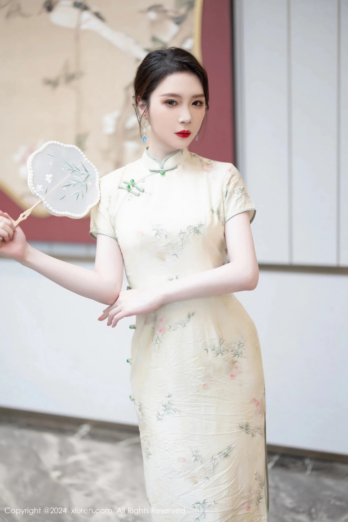 秀人集.com_[XiuRen秀人网]No.8497_模特梦心玥性感浅黄色旗袍配肉丝吊袜秀高挑曼妙身姿诱惑写真83P