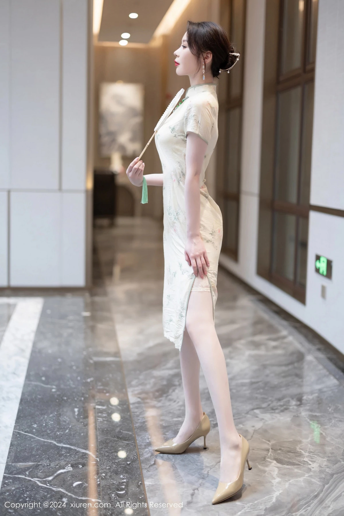 秀人集.com_[XiuRen秀人网]No.8497_模特梦心玥性感浅黄色旗袍配肉丝吊袜秀高挑曼妙身姿诱惑写真83P