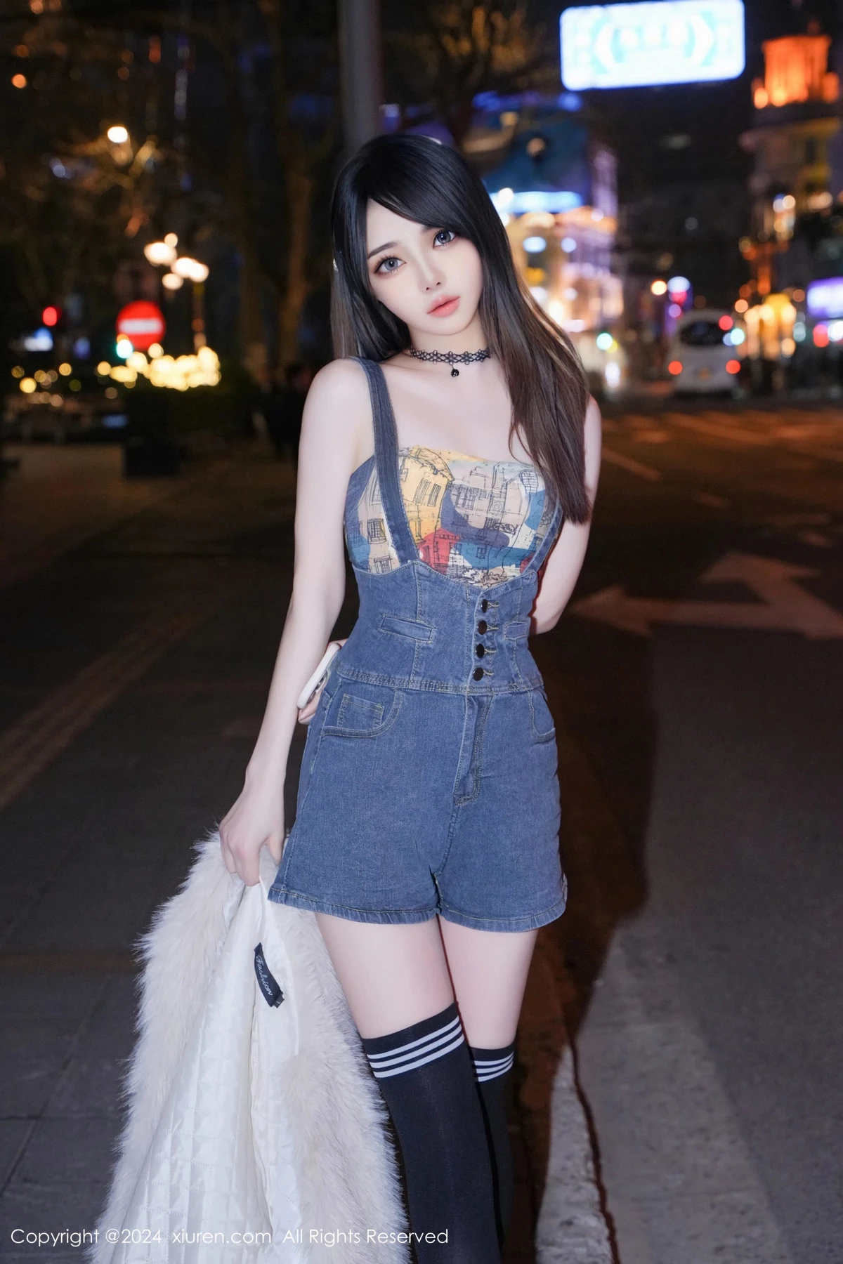 秀人集.com_[XiuRen秀人网]No.8508_模特林月月性感抹胸牛仔背带服配黑色腿袜秀完美身材迷人写真63P