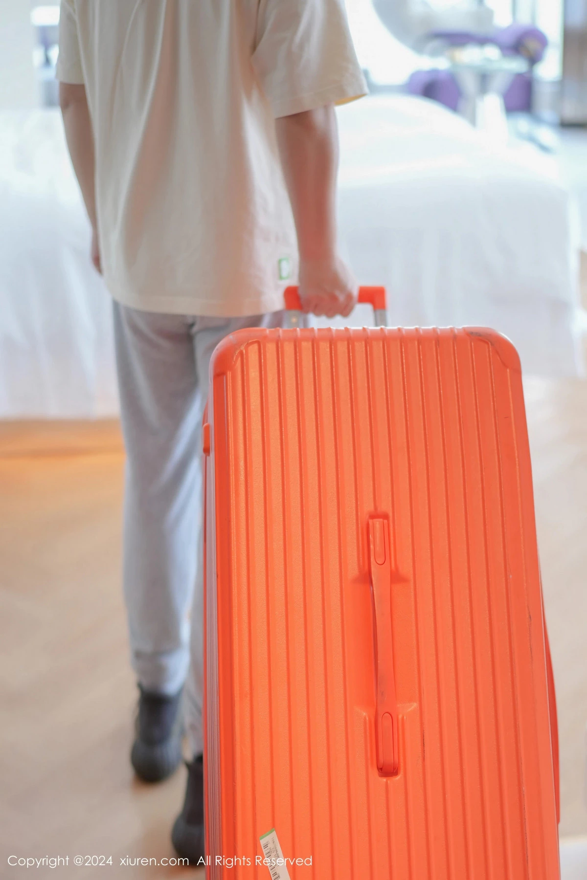 秀人集.com_[XiuRen秀人网]No.8507_模特鱼尾fish性感白色制服配白色筒袜半脱秀曼妙身姿诱惑写真90P