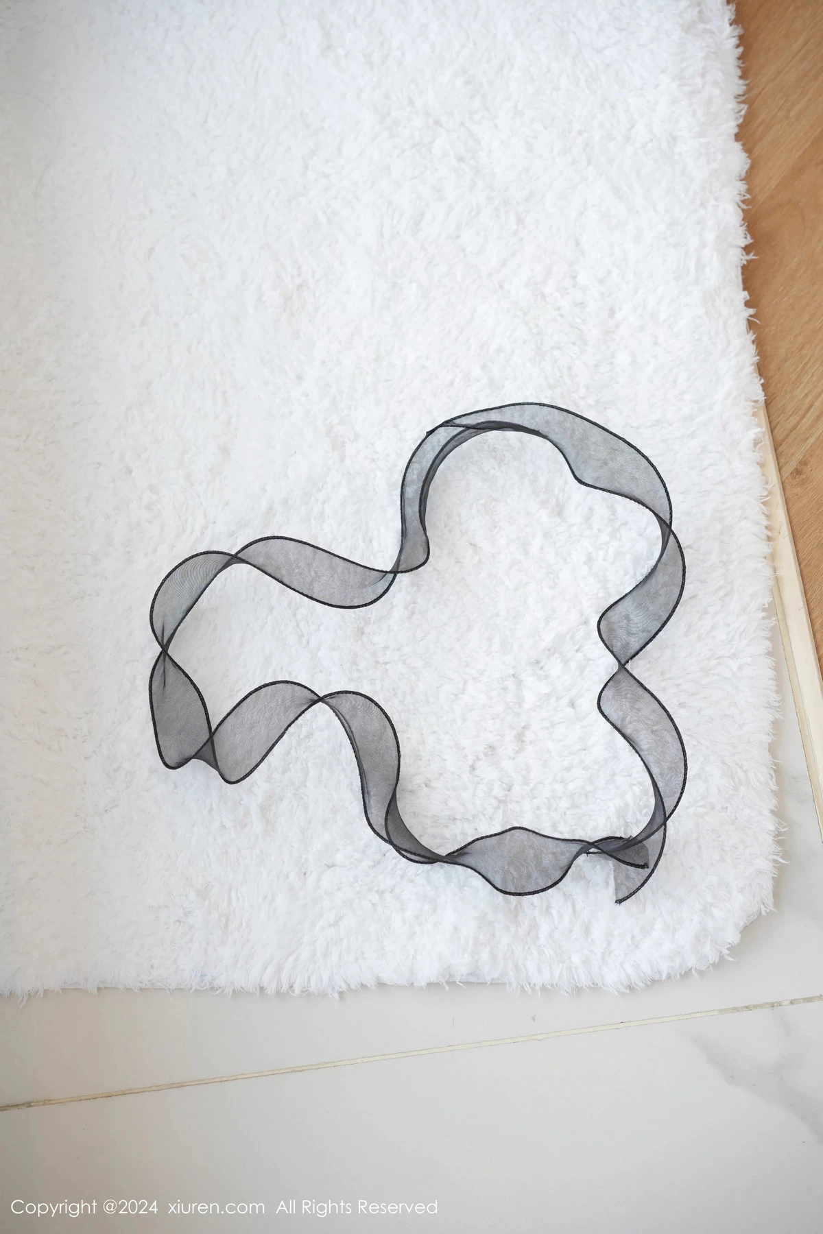 秀人集.com_[XiuRen秀人网]No.8507_模特鱼尾fish性感白色制服配白色筒袜半脱秀曼妙身姿诱惑写真90P