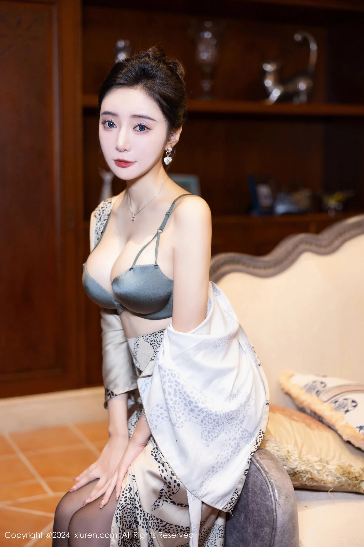 秀人集.com_[XiuRen秀人网]No.8510_女神王馨瑶yanni性感睡衣露灰绿色内衣配超薄黑丝完美诱惑写真82P