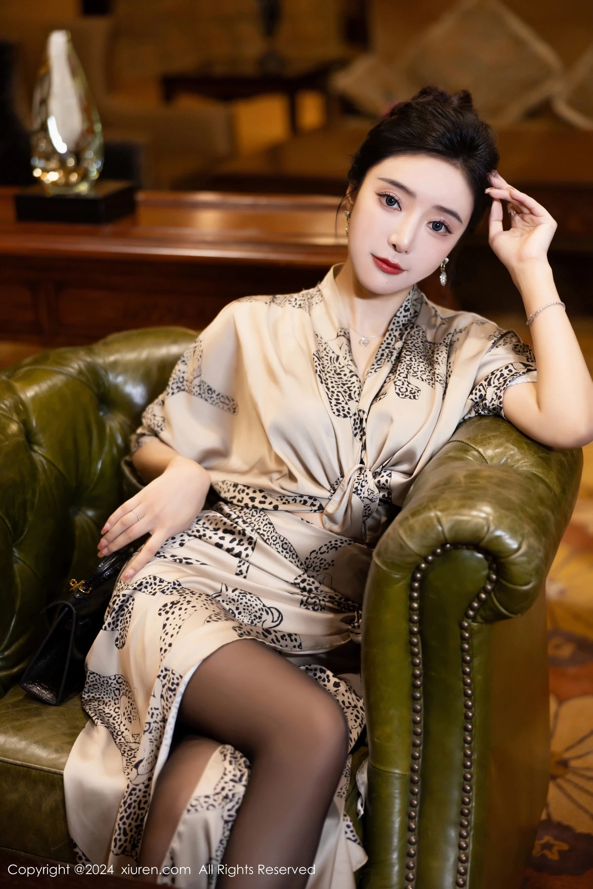 秀人集.com_[XiuRen秀人网]No.8510_女神王馨瑶yanni性感睡衣露灰绿色内衣配超薄黑丝完美诱惑写真82P