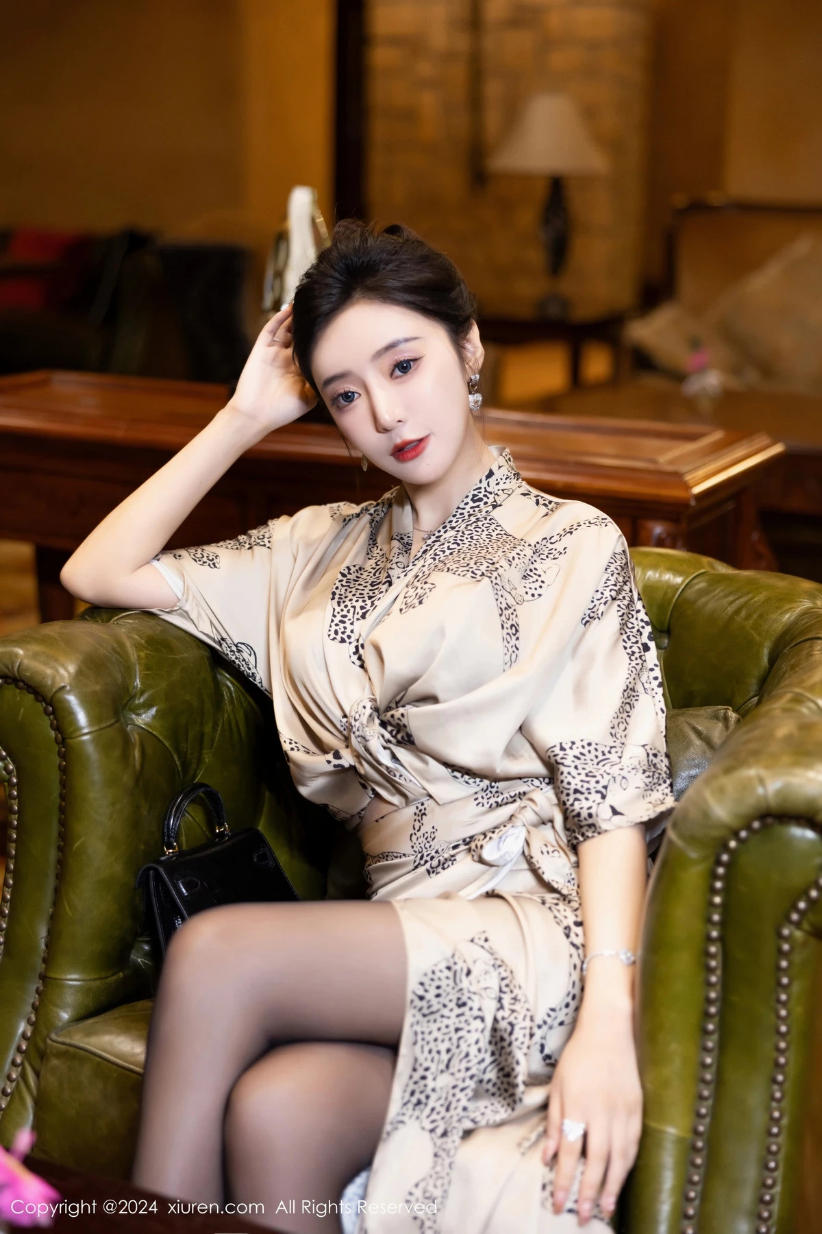 秀人集.com_[XiuRen秀人网]No.8510_女神王馨瑶yanni性感睡衣露灰绿色内衣配超薄黑丝完美诱惑写真82P