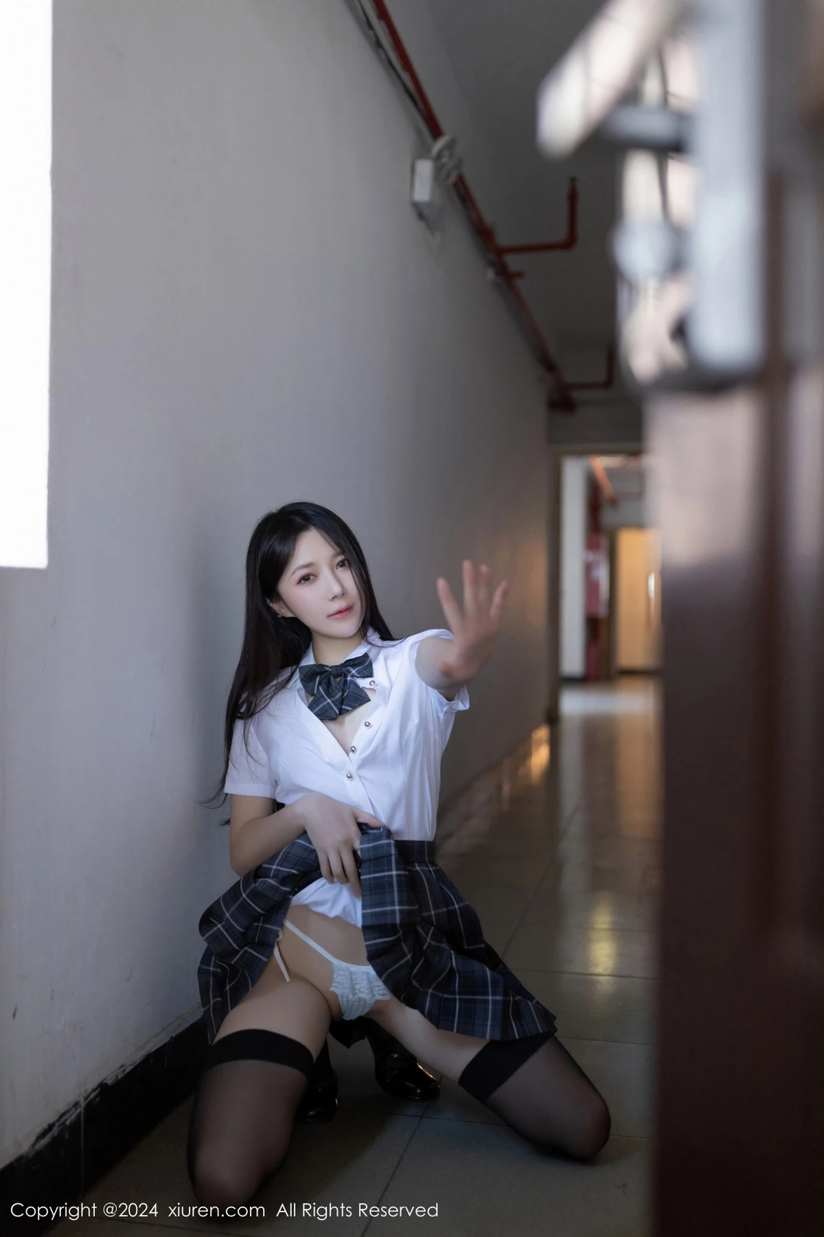 秀人集.com_[XiuRen秀人网]No.8516_模特鱼子酱Fish性感白色衬衫配格子短裙露超薄黑丝撩人诱惑写真80P