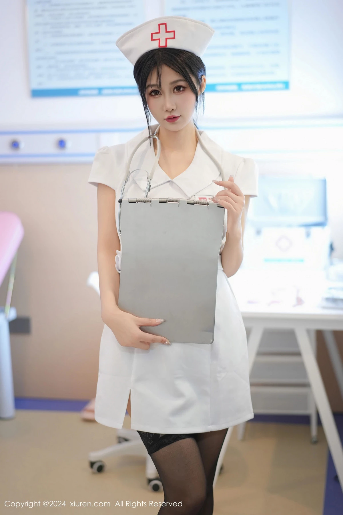 秀人集.com_[XiuRen秀人网]No.8512_模特laura阿姣性感白色护士服配黑丝袜半脱秀豪乳翘臀诱惑写真87P