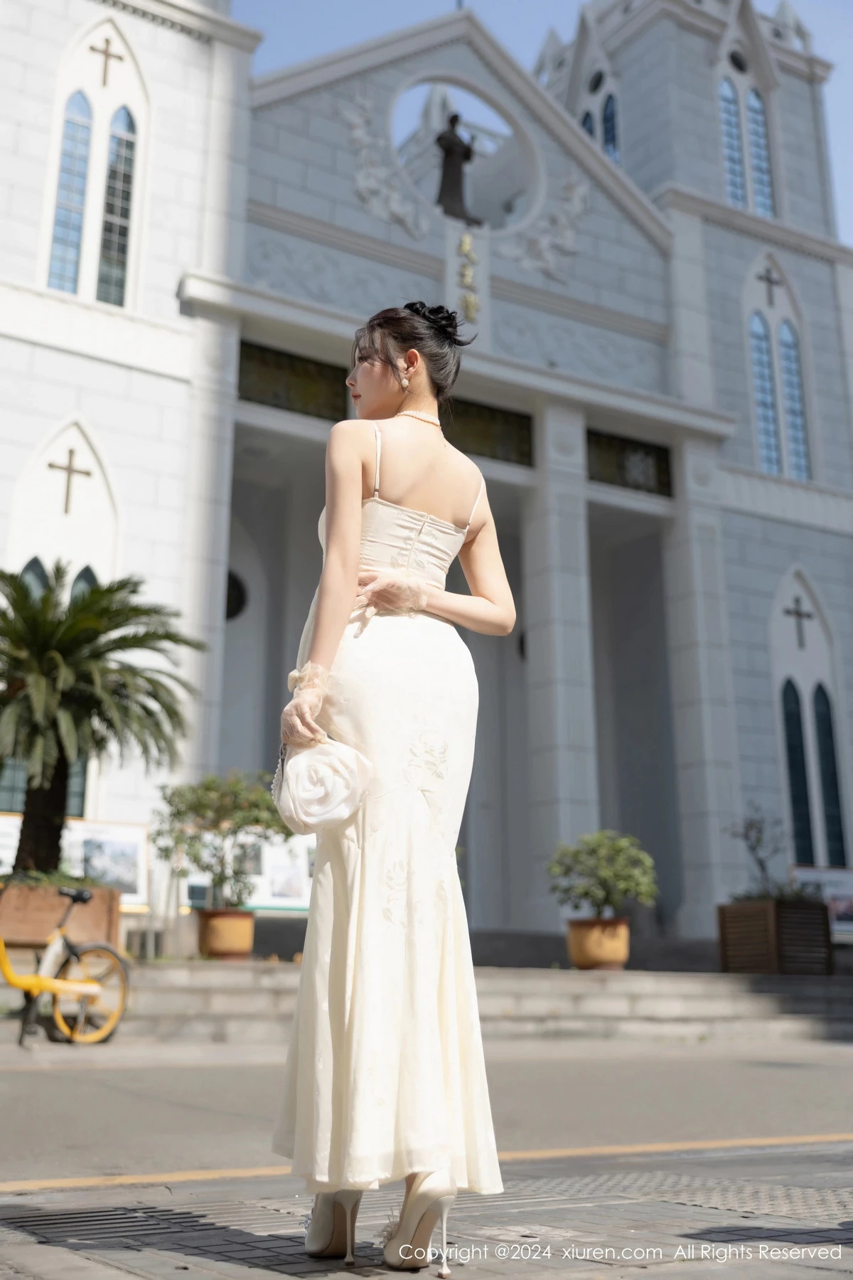 秀人集.com_[XiuRen秀人网]No.8538_女神杨晨晨Yome性感白色连衣裙配白色丝袜秀完美身材诱惑写真81P