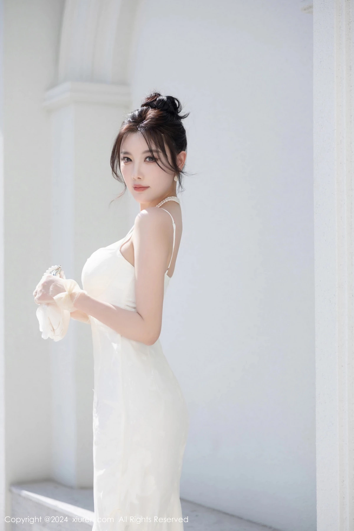 秀人集.com_[XiuRen秀人网]No.8538_女神杨晨晨Yome性感白色连衣裙配白色丝袜秀完美身材诱惑写真81P