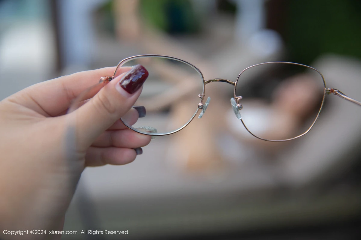 秀人集.com_[XiuRen秀人网]No.8522_女神绮里嘉ula性感白色蕾丝内衣配白丝吊袜秀完美身材诱惑写真79P