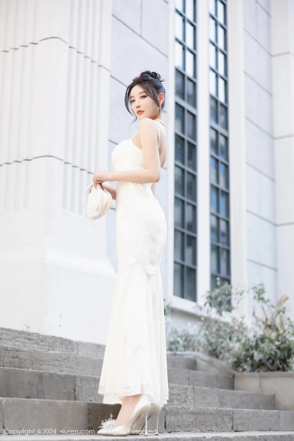 秀人集.com_[XiuRen秀人网]No.8538_女神杨晨晨Yome性感白色连衣裙配白色丝袜秀完美身材诱惑写真81P