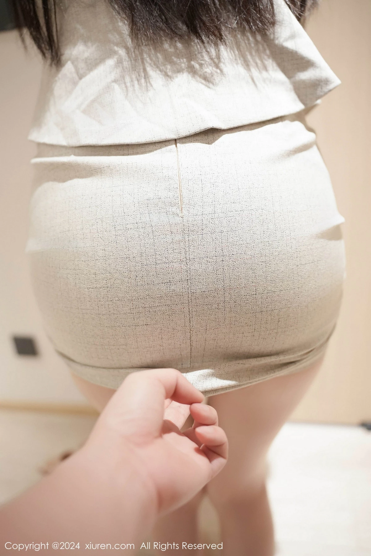 秀人集.com_[XiuRen秀人网]No.8557_模特晚苏susu性感浅色OL服饰配原色丝袜秀完美身材诱惑写真111P