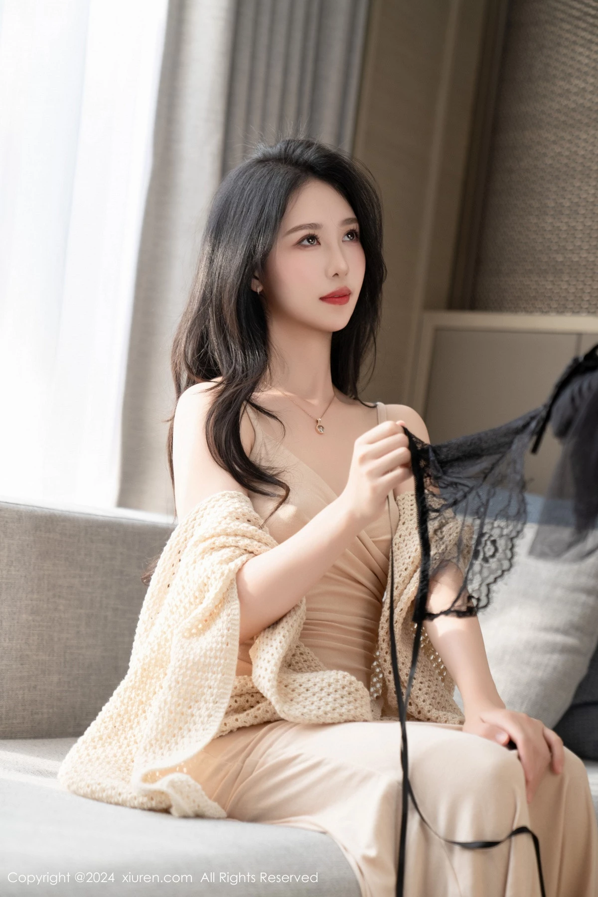 秀人集.com_[XiuRen秀人网]No.8559_模特利世杏色连衣长裙露黑色内衣配超薄黑丝秀曼妙身姿诱惑写真84P