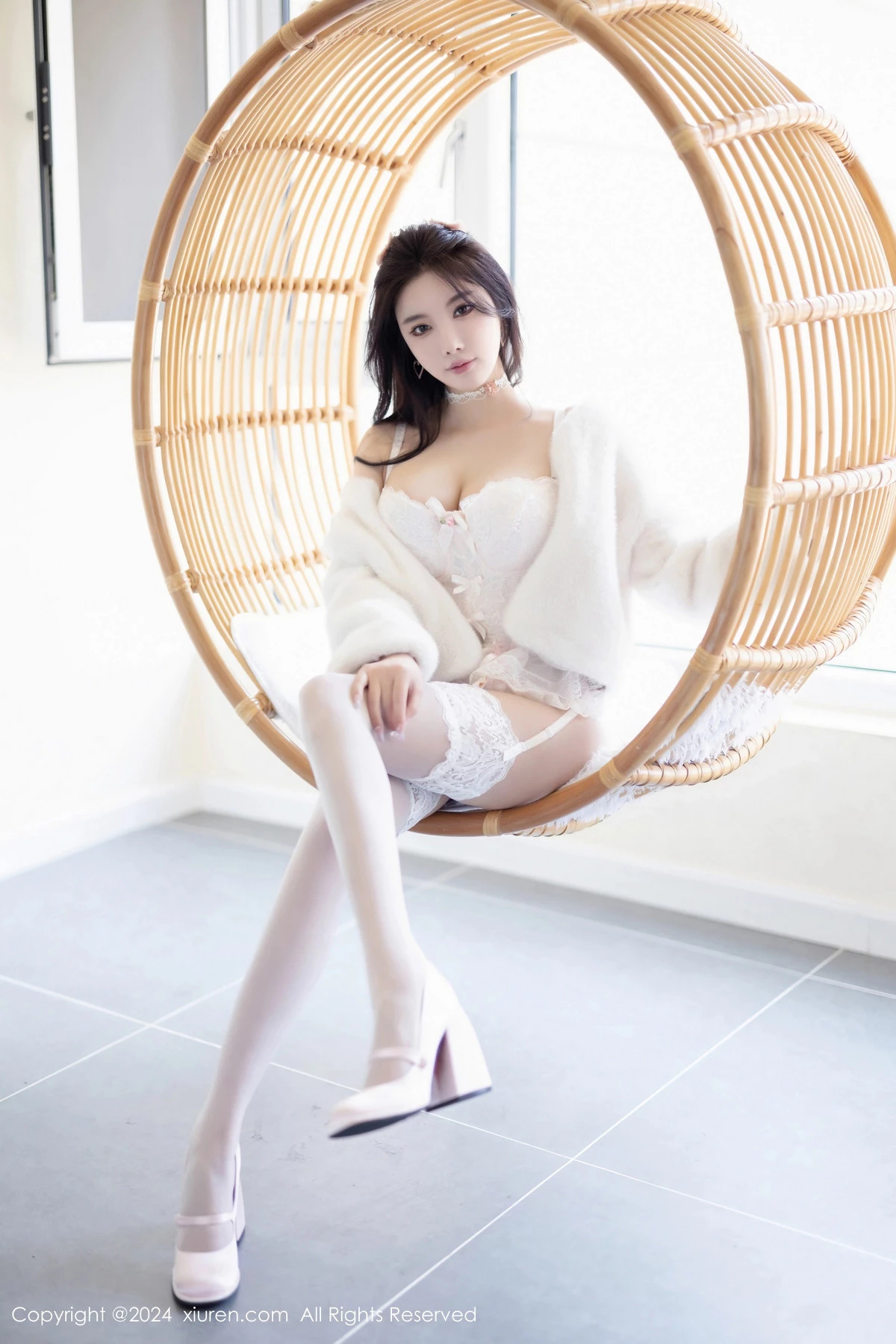 秀人集.com_[XiuRen秀人网]No.8570_女神杨晨晨Yome性感白色连衣短裙配白丝吊袜秀完美身材诱惑写真80P