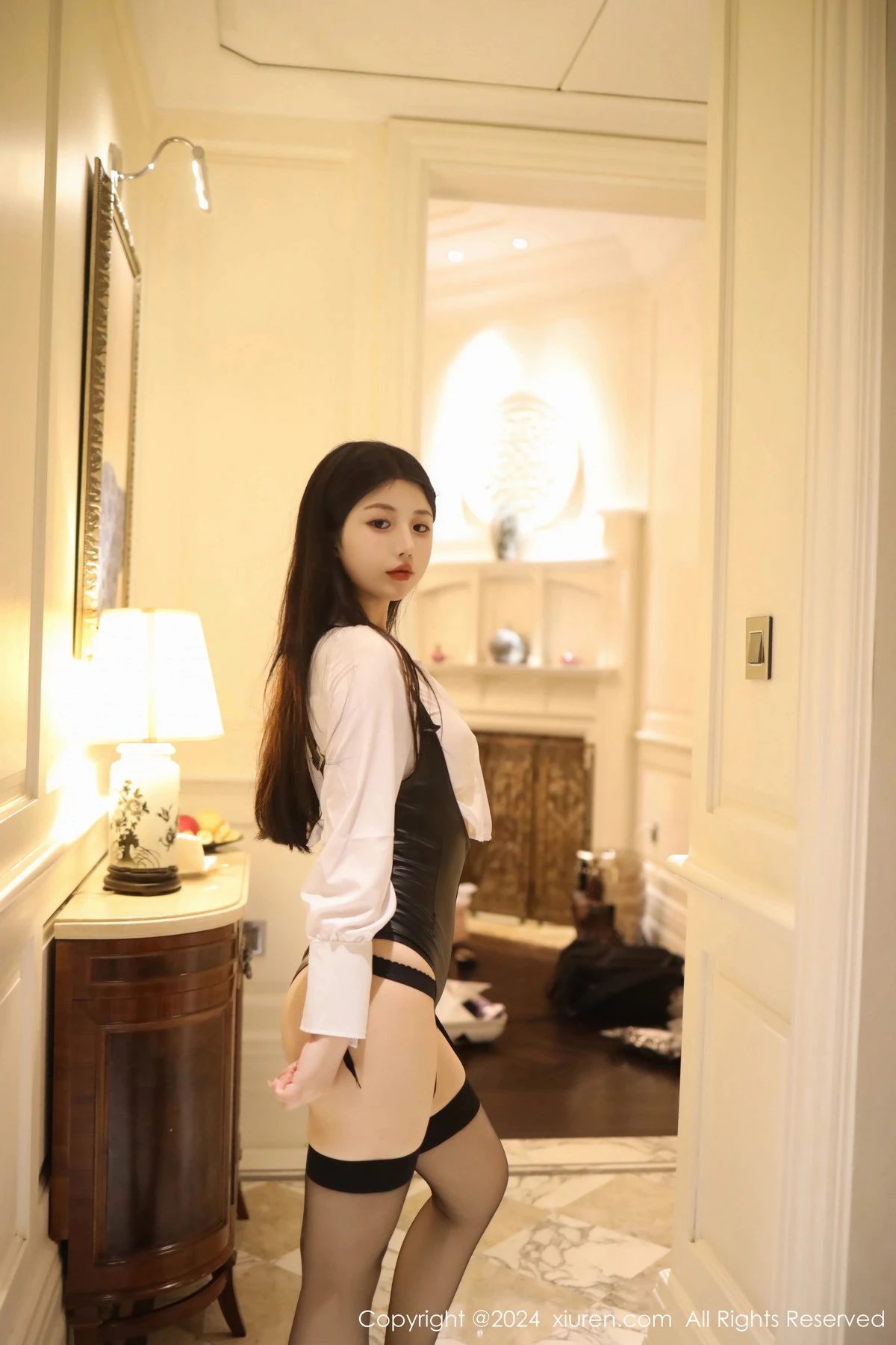 秀人集.com_[XiuRen秀人网]No.8595_模特陈小花性感白T配黑色皮质服露黑丝吊袜秀曼妙身姿诱惑写真93P