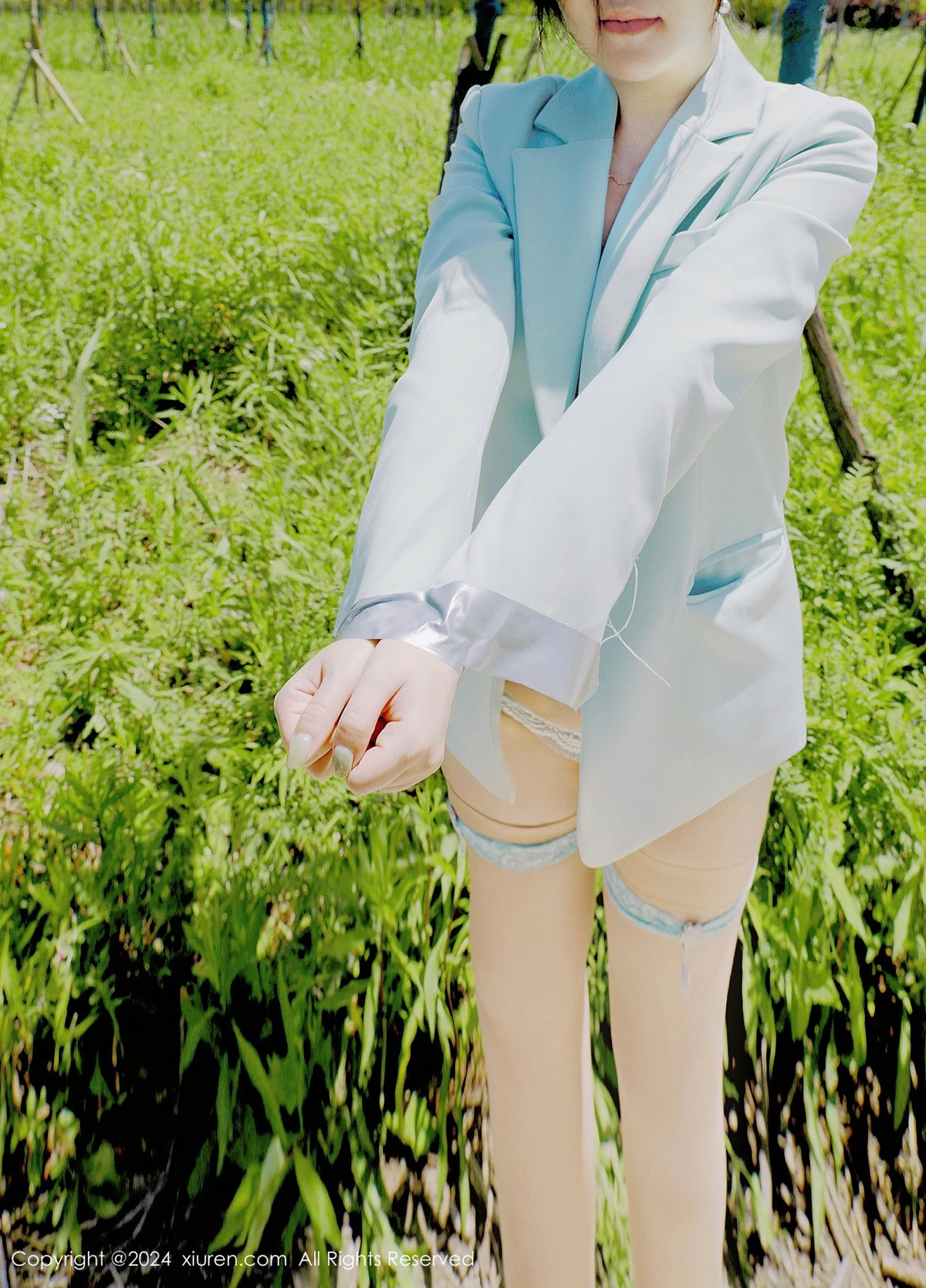 秀人集.com_[XiuRen秀人网]No.8601_模特小薯条nienie户外浅绿色内衣配超薄肉丝秀曼妙身姿诱惑写真59P