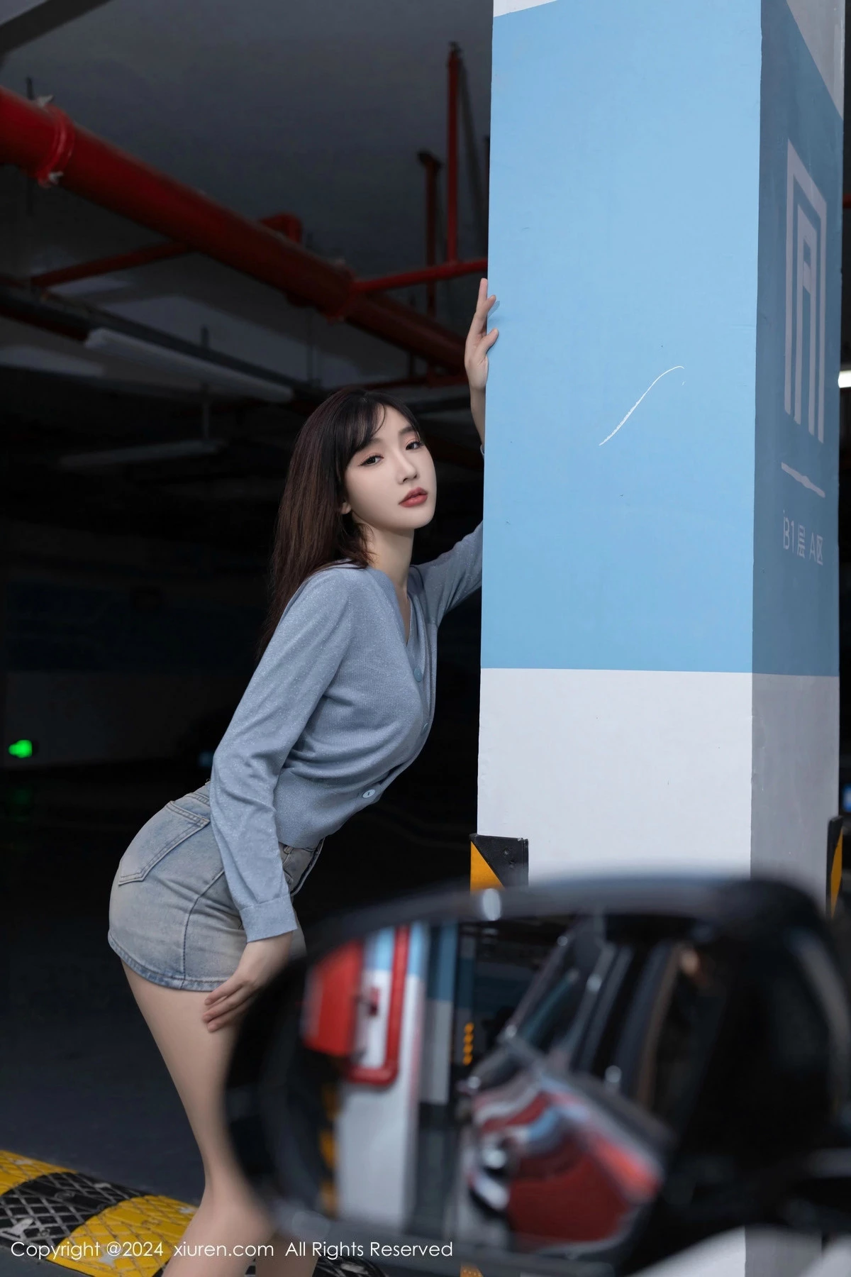 秀人集.com_[XiuRen秀人网]No.8590_模特陆萱萱打车主题性感牛仔短裤配开档肉丝秀翘臀美腿诱惑写真80P