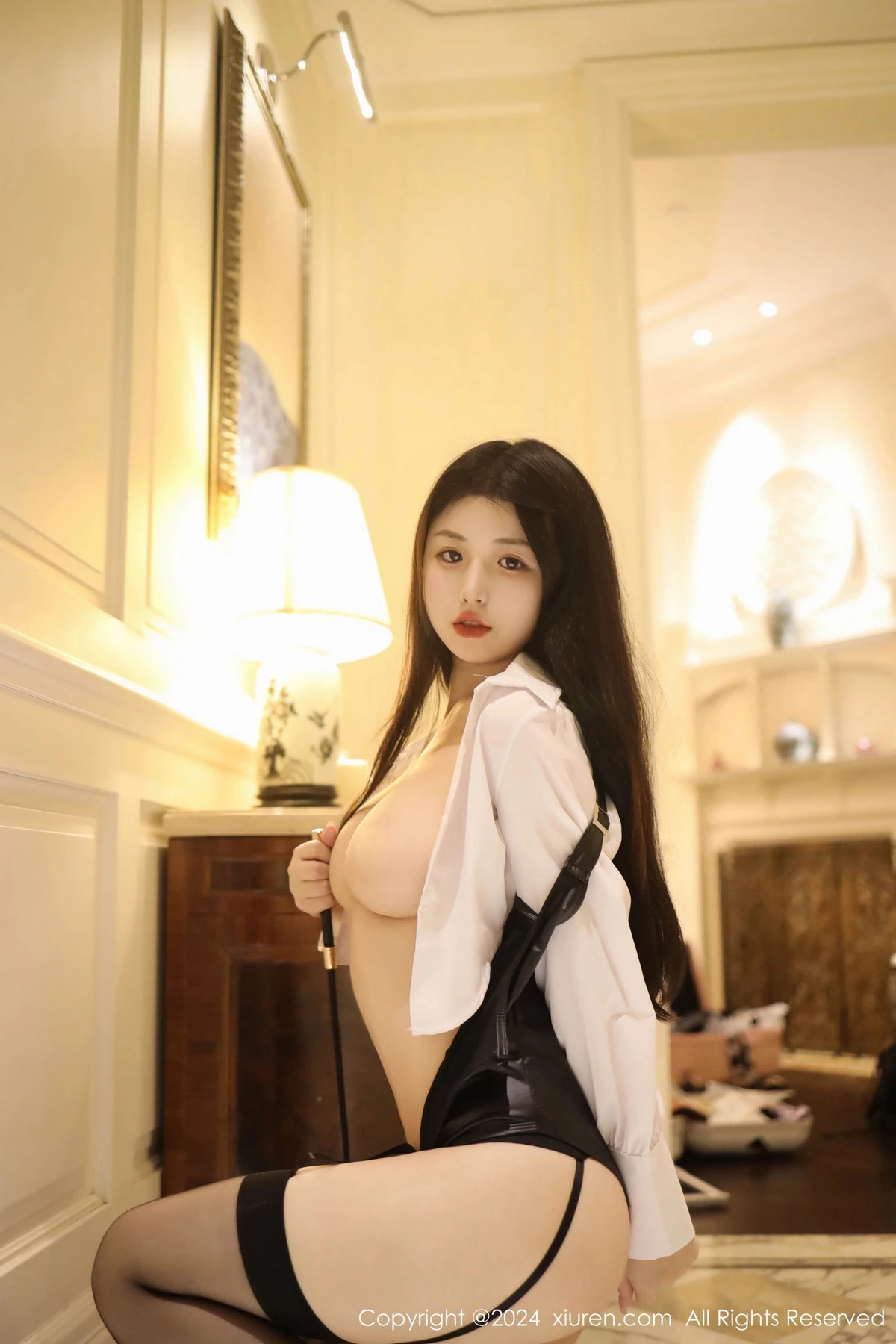 秀人集.com_[XiuRen秀人网]No.8595_模特陈小花性感白T配黑色皮质服露黑丝吊袜秀曼妙身姿诱惑写真93P