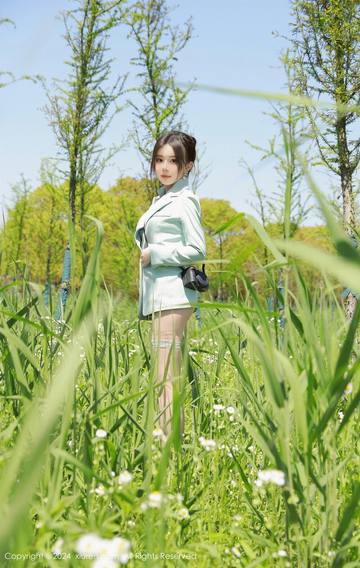 秀人集.com_[XiuRen秀人网]No.8601_模特小薯条nienie户外浅绿色内衣配超薄肉丝秀曼妙身姿诱惑写真59P