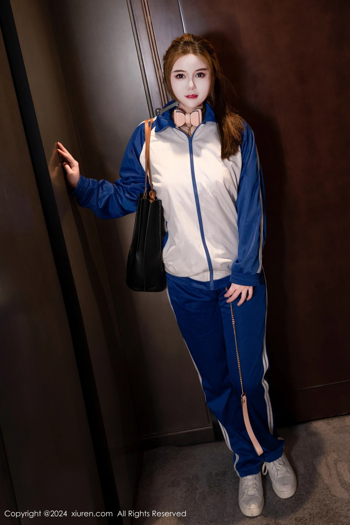 秀人集.com_[XiuRen秀人网]No.8621_新人模特粉嫩嫩性感学妹服饰露粉色内衣配超薄肉丝迷人诱惑写真82P