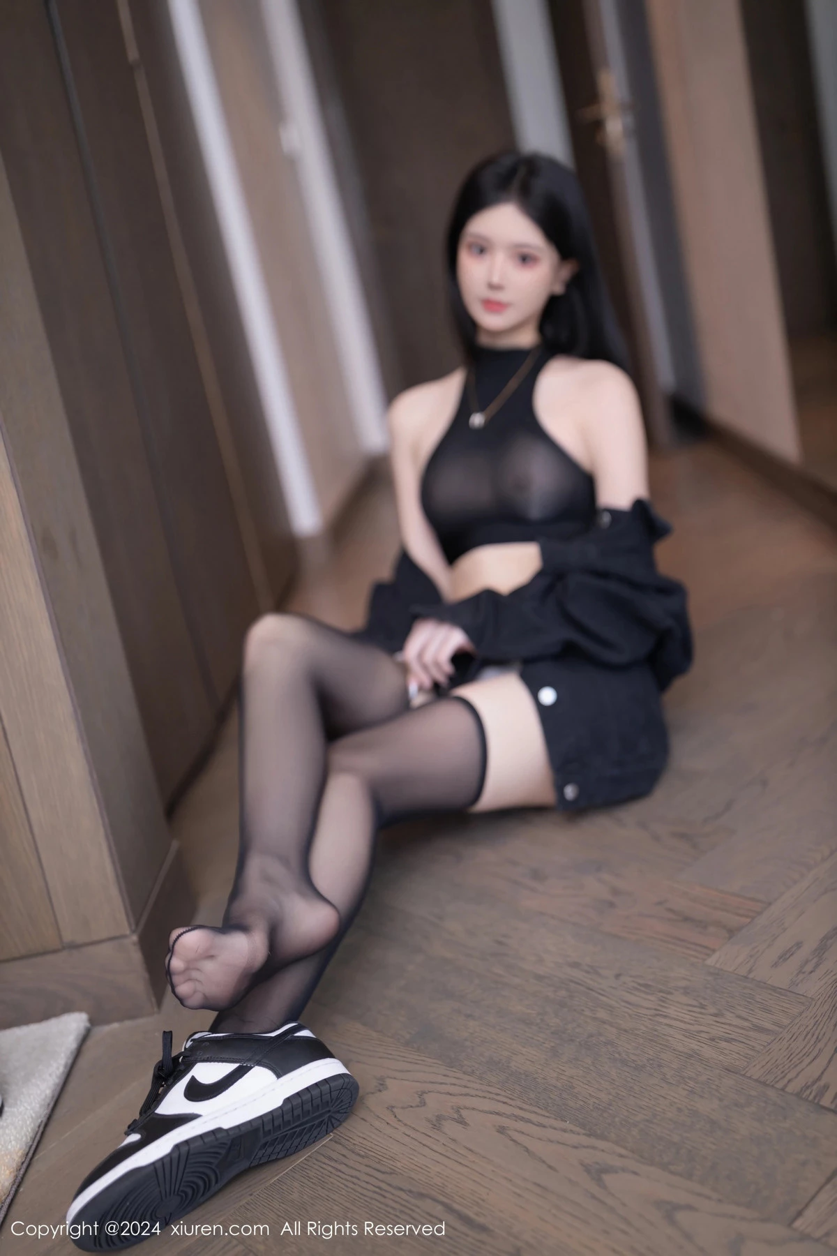 秀人集.com_[XiuRen秀人网]No.8636_模特幼幼黑色外衣露性感黑色轻透内衣配黑丝袜秀美腿诱惑写真80P