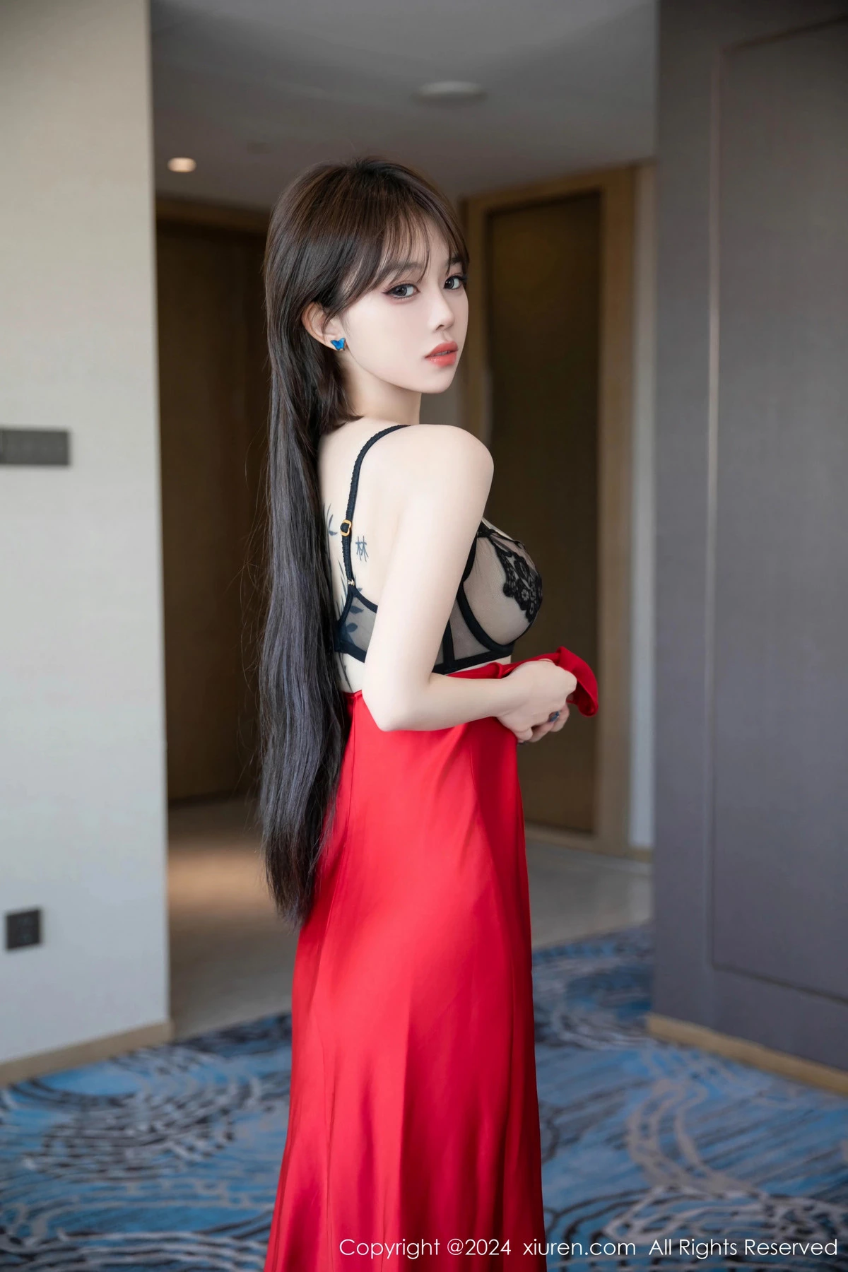 秀人集.com_[XiuRen秀人网]No.8630_模特奶瓶性感红色长裙露黑色内衣配超薄黑丝秀曼妙身姿诱惑写真90P