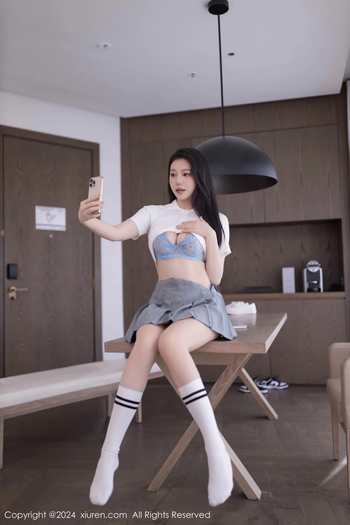 秀人集.com_[XiuRen秀人网]No.8649_模特安然anran性感白色上衣配灰色短裙露蕾丝内衣撩人诱惑写真80P