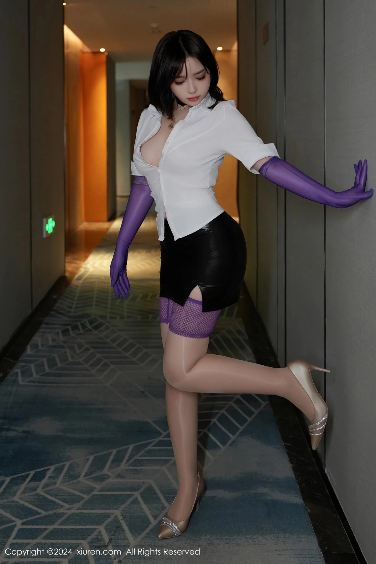 秀人集.com_[XiuRen秀人网]No.8640_模特nana豆酱性感白T配黑皮短裙露紫色丝袜秀翘臀美腿诱惑写真87P
