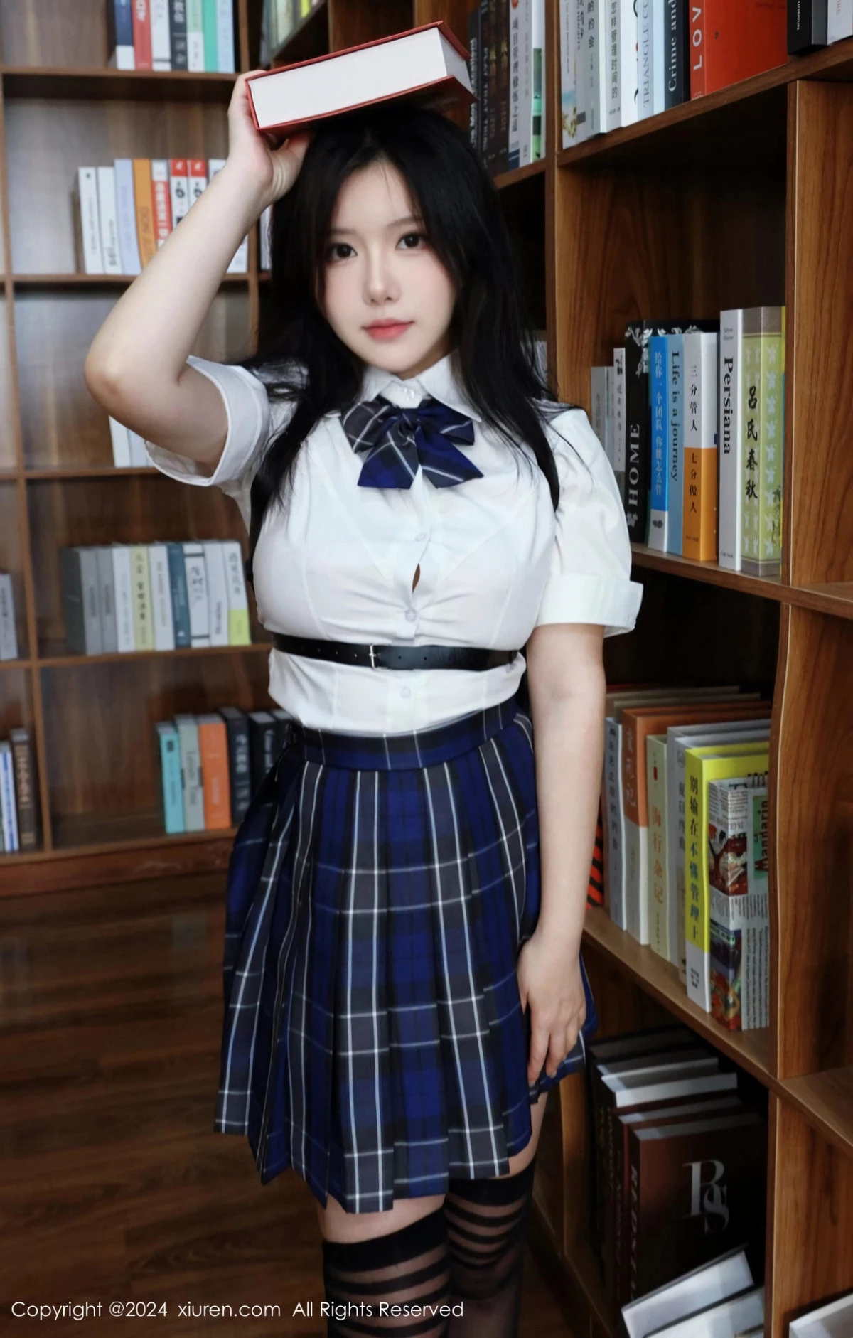 秀人集.com_[XiuRen秀人网]No.8637_模特小薯条nienie图书馆场景JK制服配黑丝袜秀完美身材诱惑写真80P