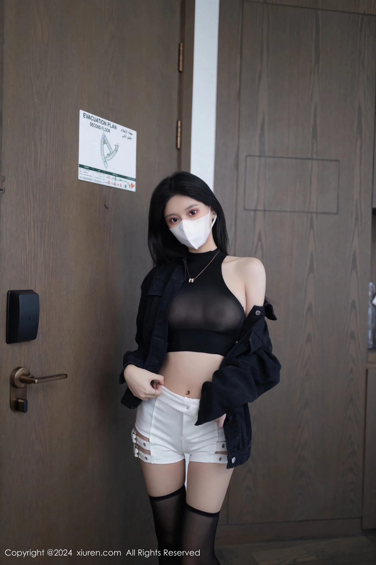 秀人集.com_[XiuRen秀人网]No.8636_模特幼幼黑色外衣露性感黑色轻透内衣配黑丝袜秀美腿诱惑写真80P