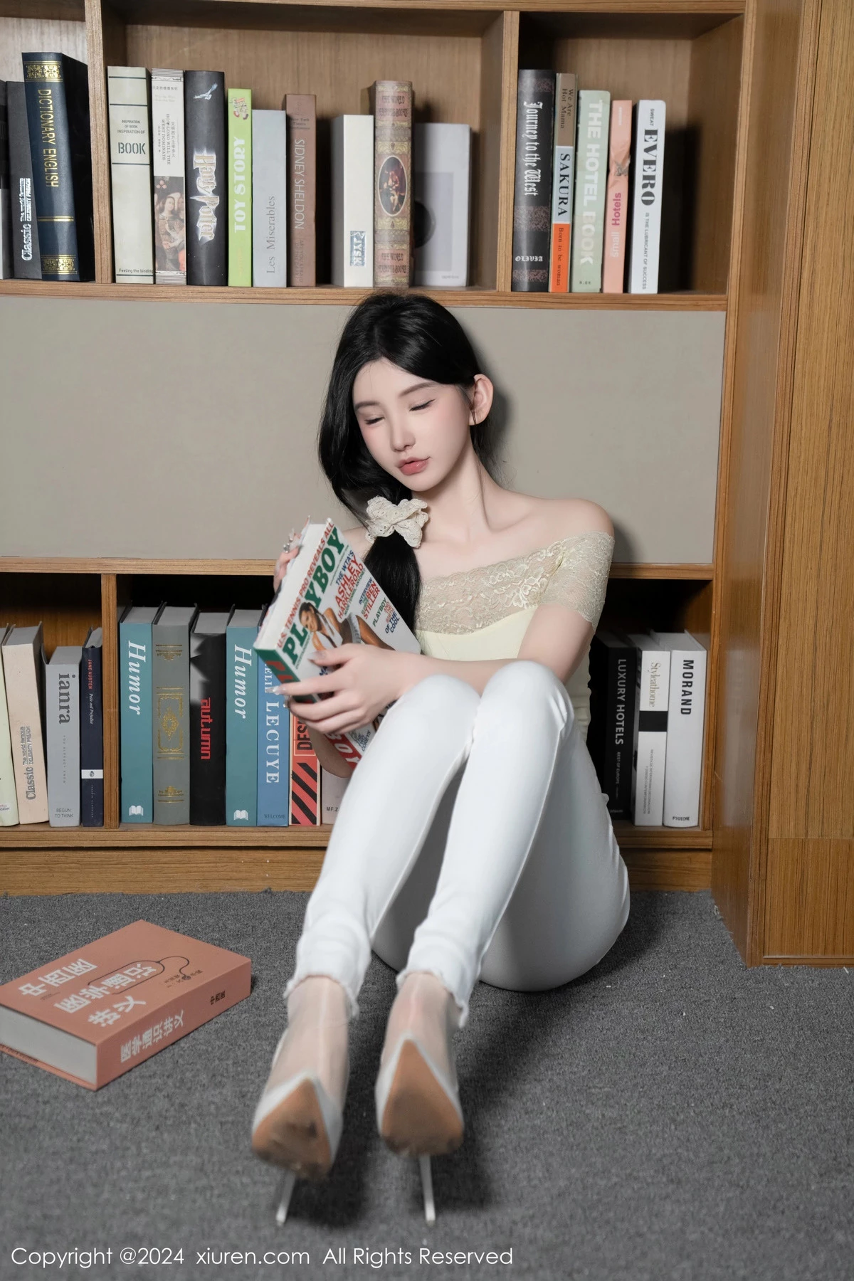 秀人集.com_[XiuRen秀人网]No.8633_女神周于希Sally图书馆场景白色长裤露超薄肉丝秀美腿诱惑写真91P