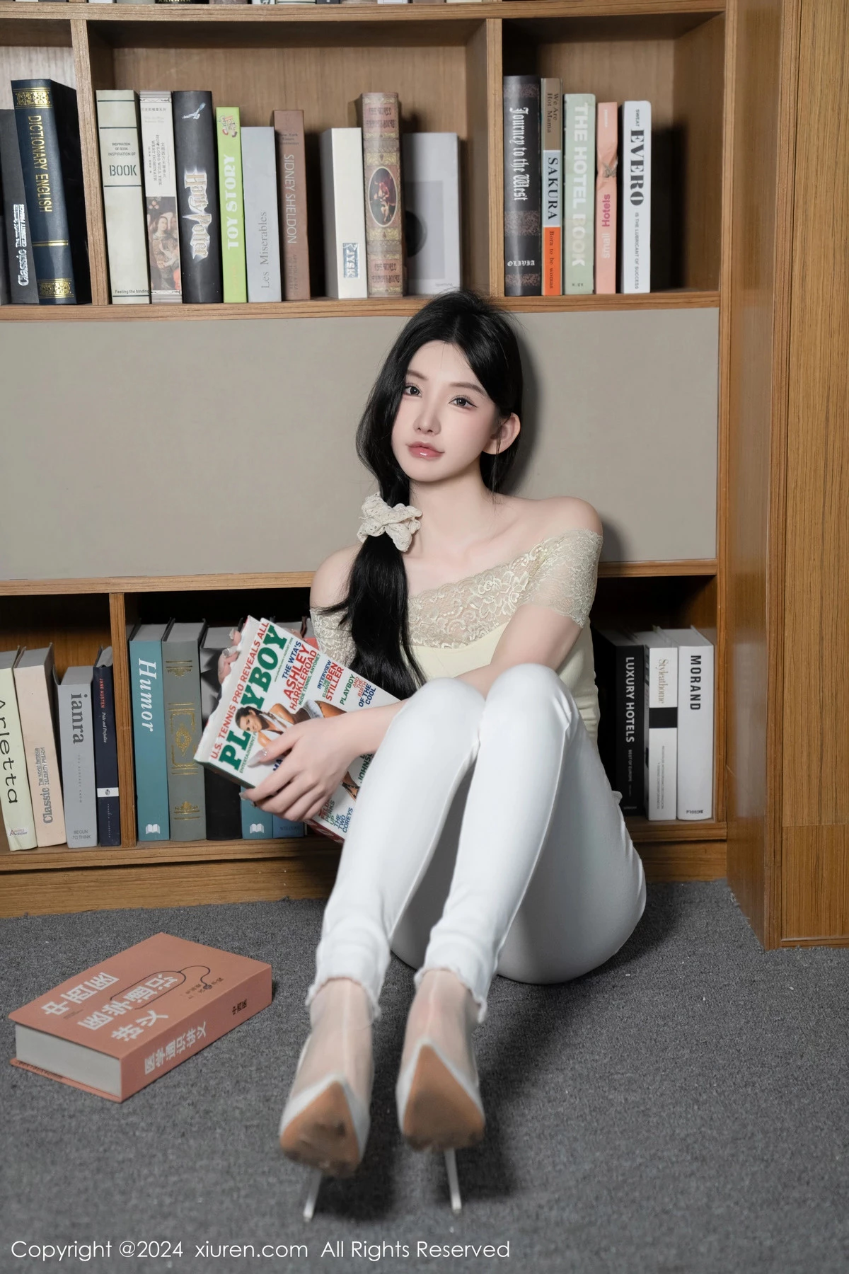 秀人集.com_[XiuRen秀人网]No.8633_女神周于希Sally图书馆场景白色长裤露超薄肉丝秀美腿诱惑写真91P