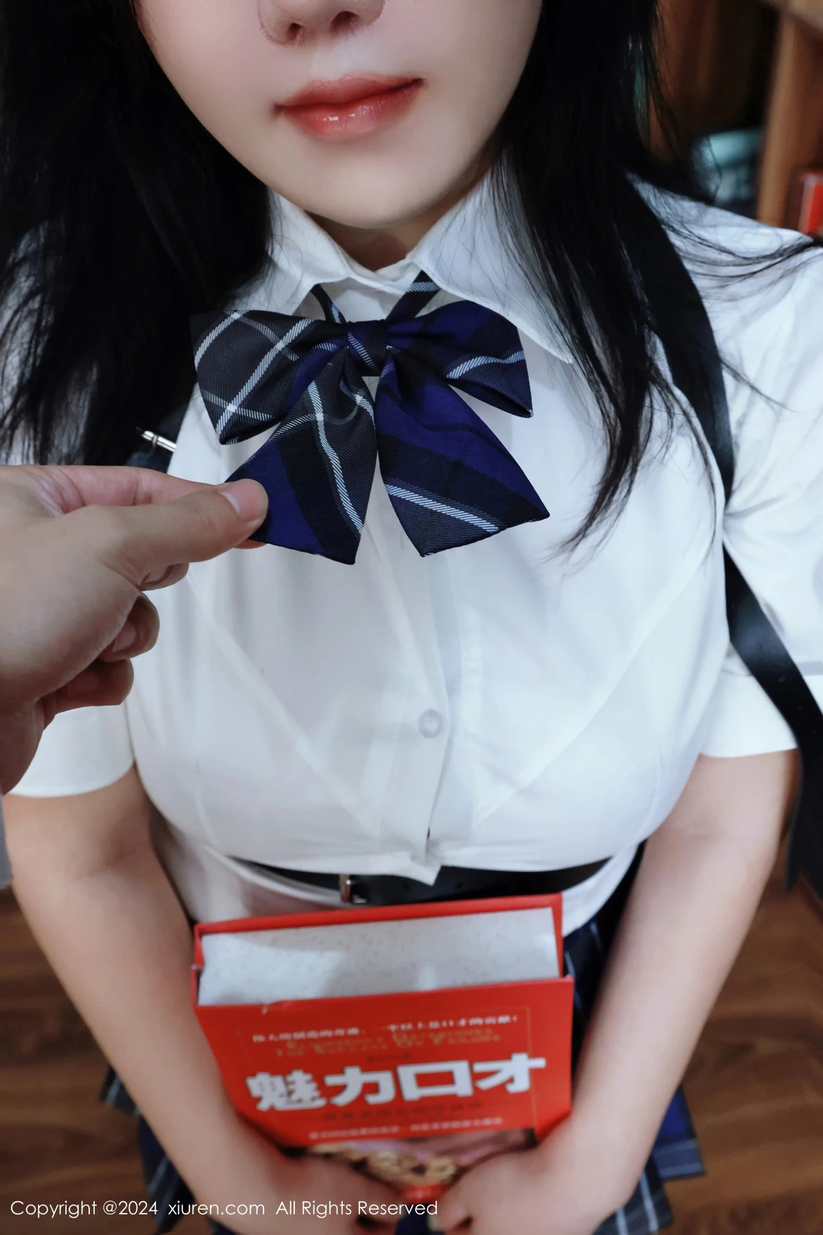 秀人集.com_[XiuRen秀人网]No.8637_模特小薯条nienie图书馆场景JK制服配黑丝袜秀完美身材诱惑写真80P