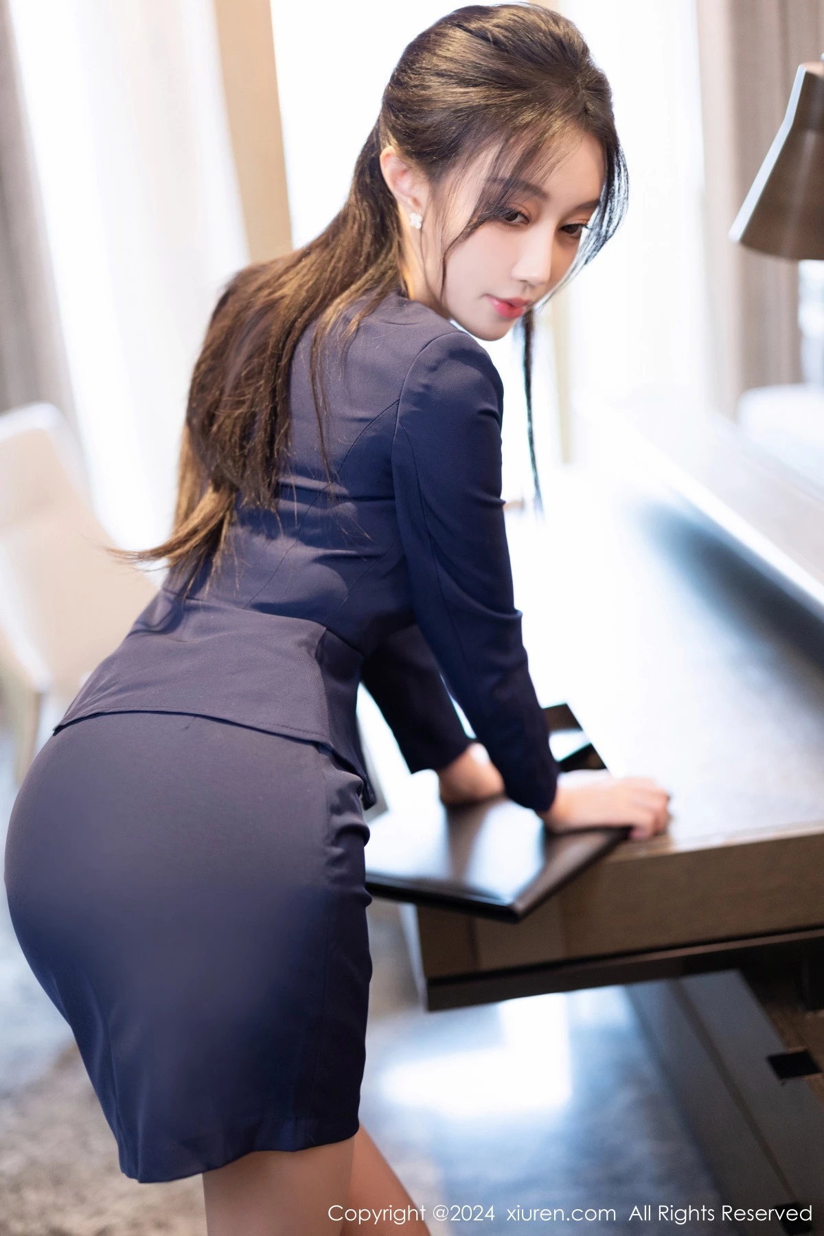 秀人集.com_[XiuRen秀人网]No.8669_模特玥儿玥性感蓝色OL服饰露黑色蕾丝内衣配开档灰丝诱惑写真90P