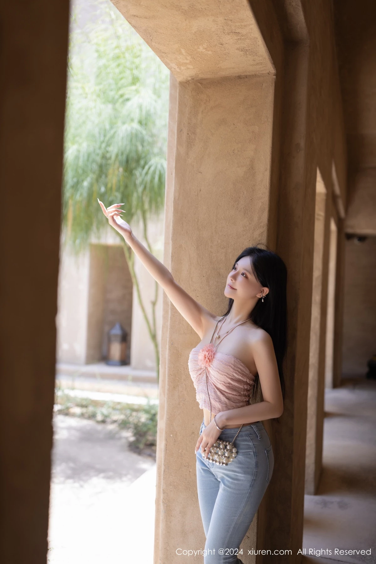 秀人集.com_[XiuRen秀人网]No.8672_模特幼幼性感粉色上衣配蓝色牛仔裤半脱秀翘臀美腿撩人诱惑写真80P