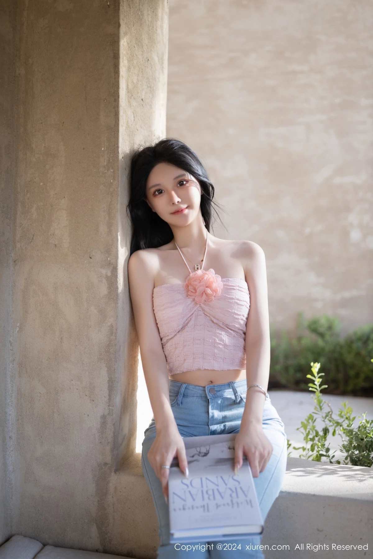 秀人集.com_[XiuRen秀人网]No.8672_模特幼幼性感粉色上衣配蓝色牛仔裤半脱秀翘臀美腿撩人诱惑写真80P
