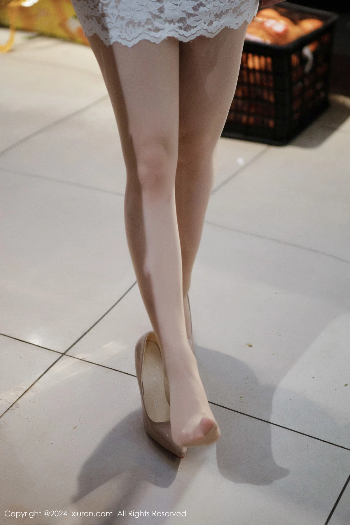 秀人集.com_[XiuRen秀人网]No.8677_模特豆瓣酱场景拍摄性感浅紫上衣配超薄肉丝秀丰腴身材诱惑写真89P