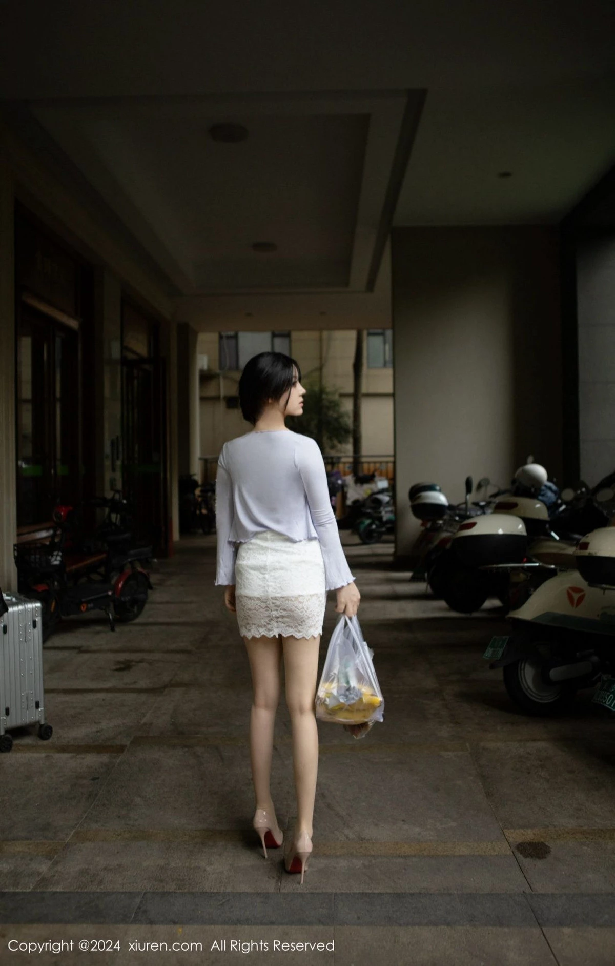 秀人集.com_[XiuRen秀人网]No.8677_模特豆瓣酱场景拍摄性感浅紫上衣配超薄肉丝秀丰腴身材诱惑写真89P